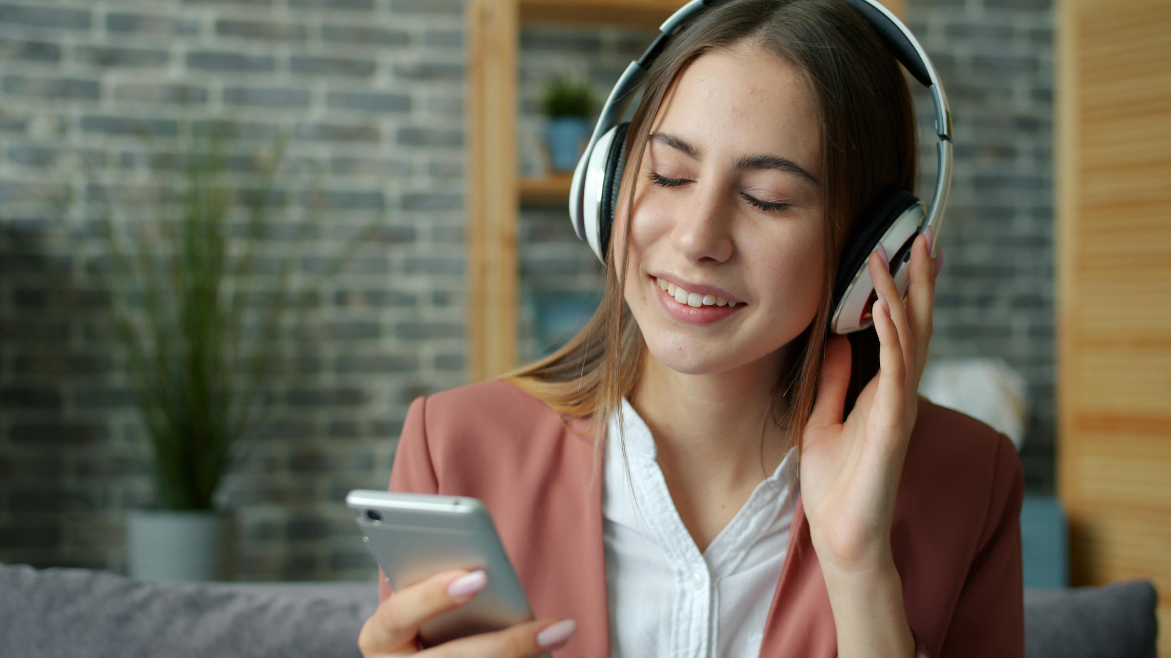 YouTube Music tips and features reshape music discovery in 2026 — Photo by Vitaly Gariev on Pexels