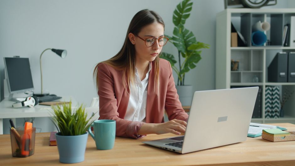 The modern therapist offers flexibility through both digital and physical platforms.