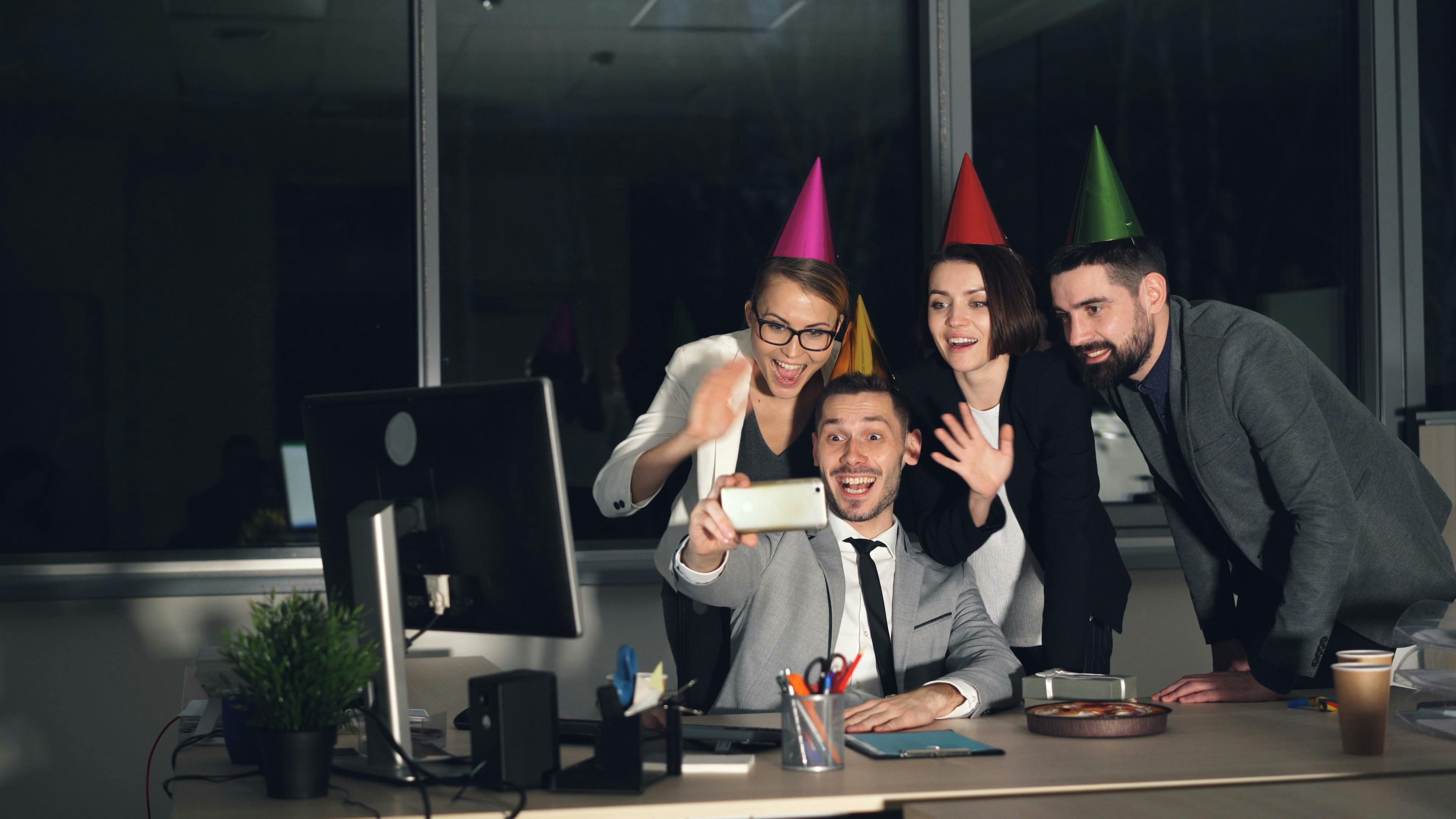 When employee engagement gets cut, who’s to blame? — Photo by Vitaly Gariev on Pexels