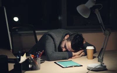 Cảnh sát Hàn Quốc bị phát hiện ngủ gục trong ca trực, video lan truyền