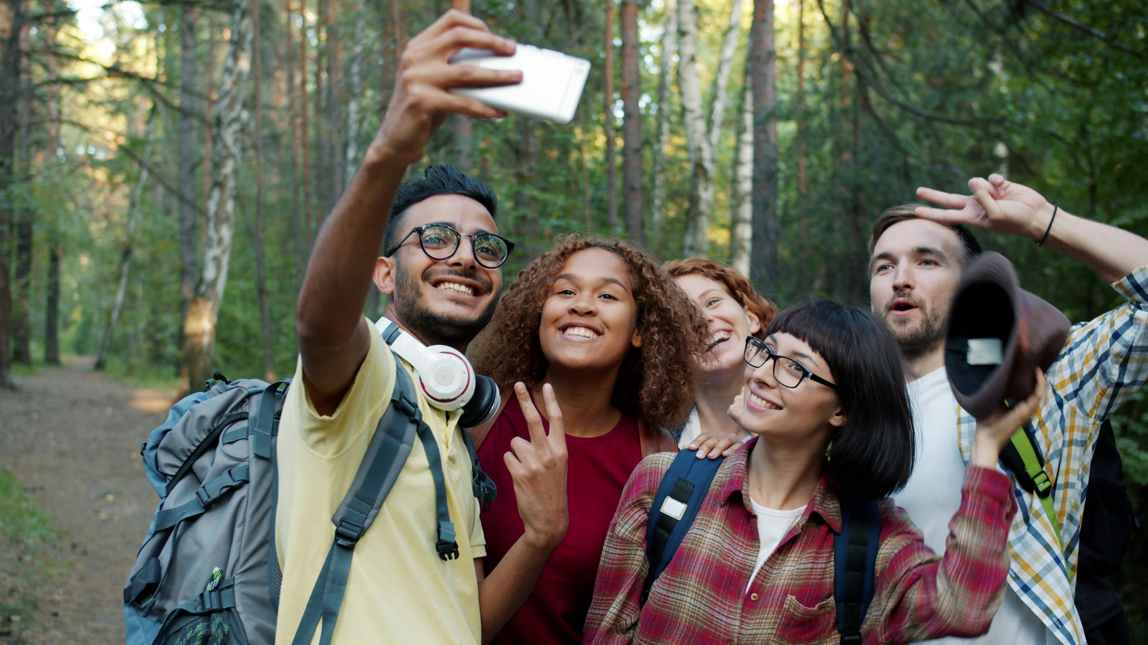 general travel group — Photo by Vitaly Gariev on Pexels