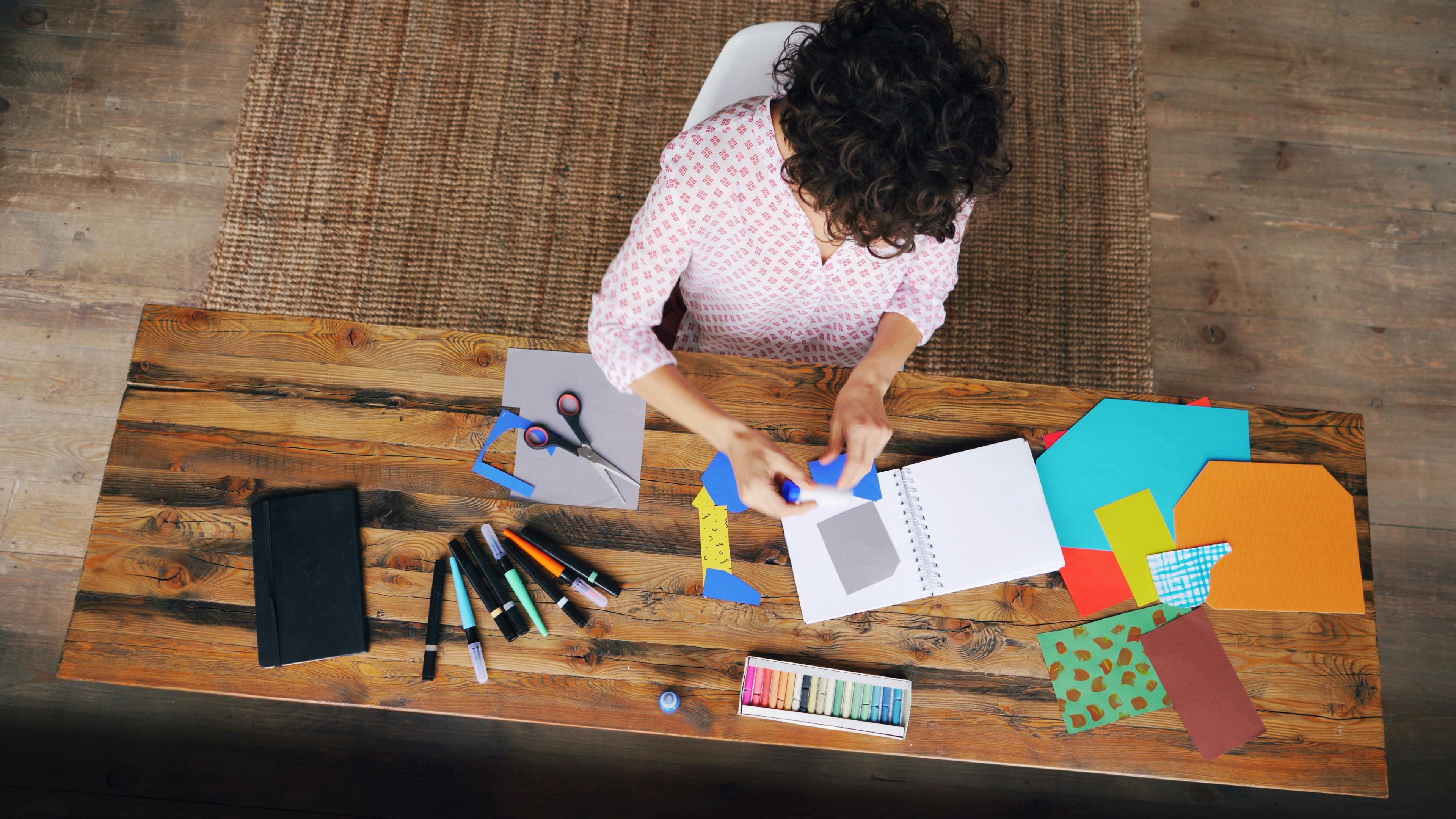 Crafts hobbies are making a comeback in the digital age — Photo by Vitaly Gariev on Pexels