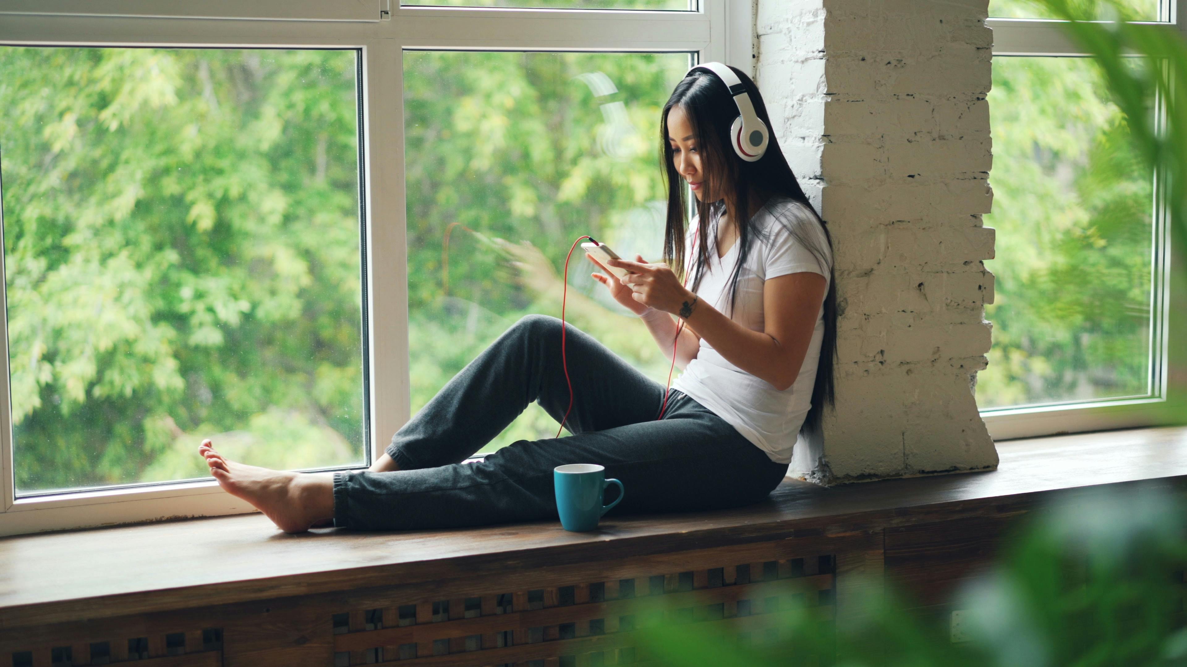 Spring Cleaning Goes Digital: ‘Brunch with Babs’ Shares Tips to Declutter Your Online Life — Photo by Vitaly Gariev on Pexels