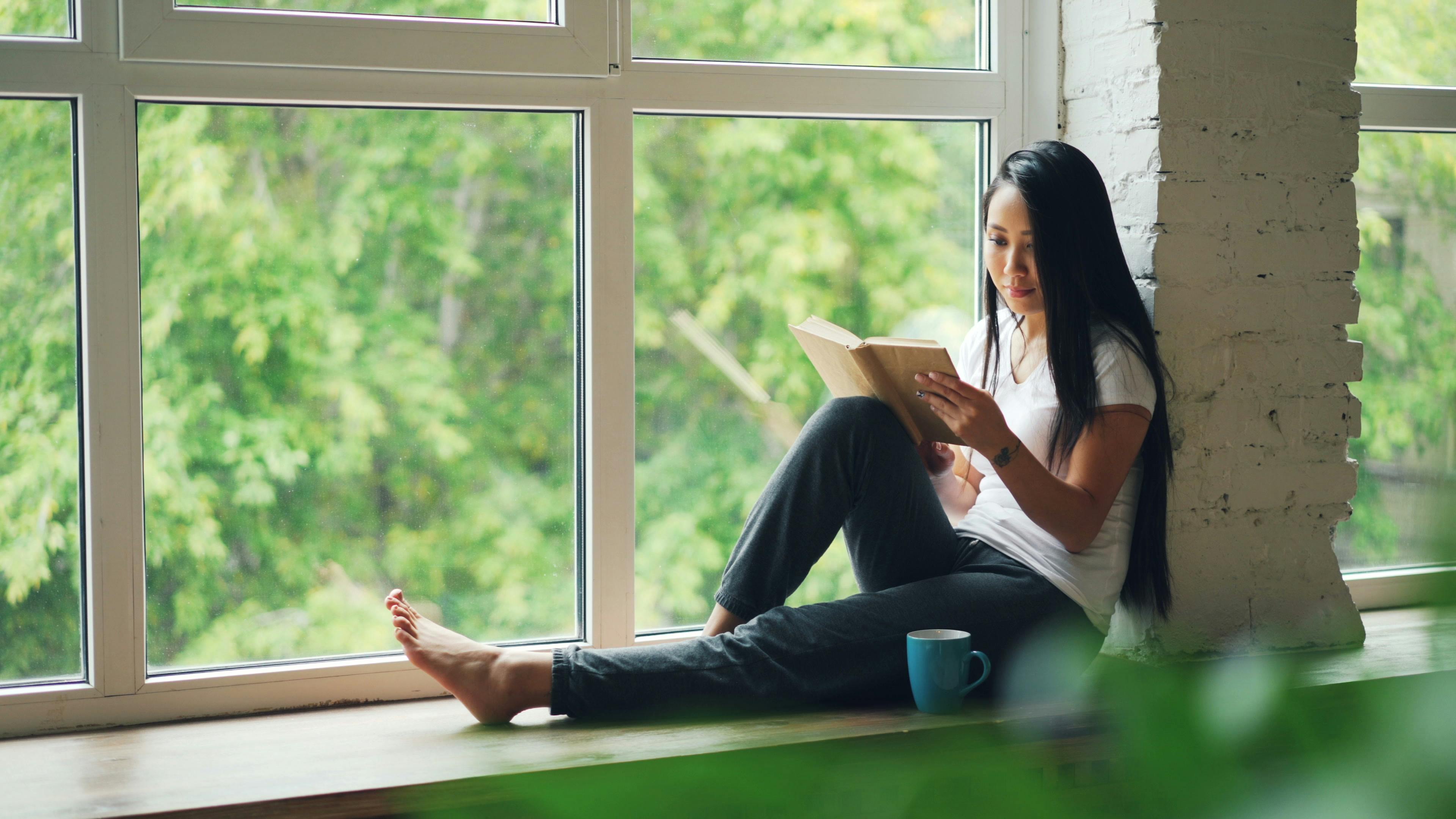 Personal Growth Books That Will Bring Positive Energy for 2026, According to Readers — Photo by Vitaly Gariev on Pexels