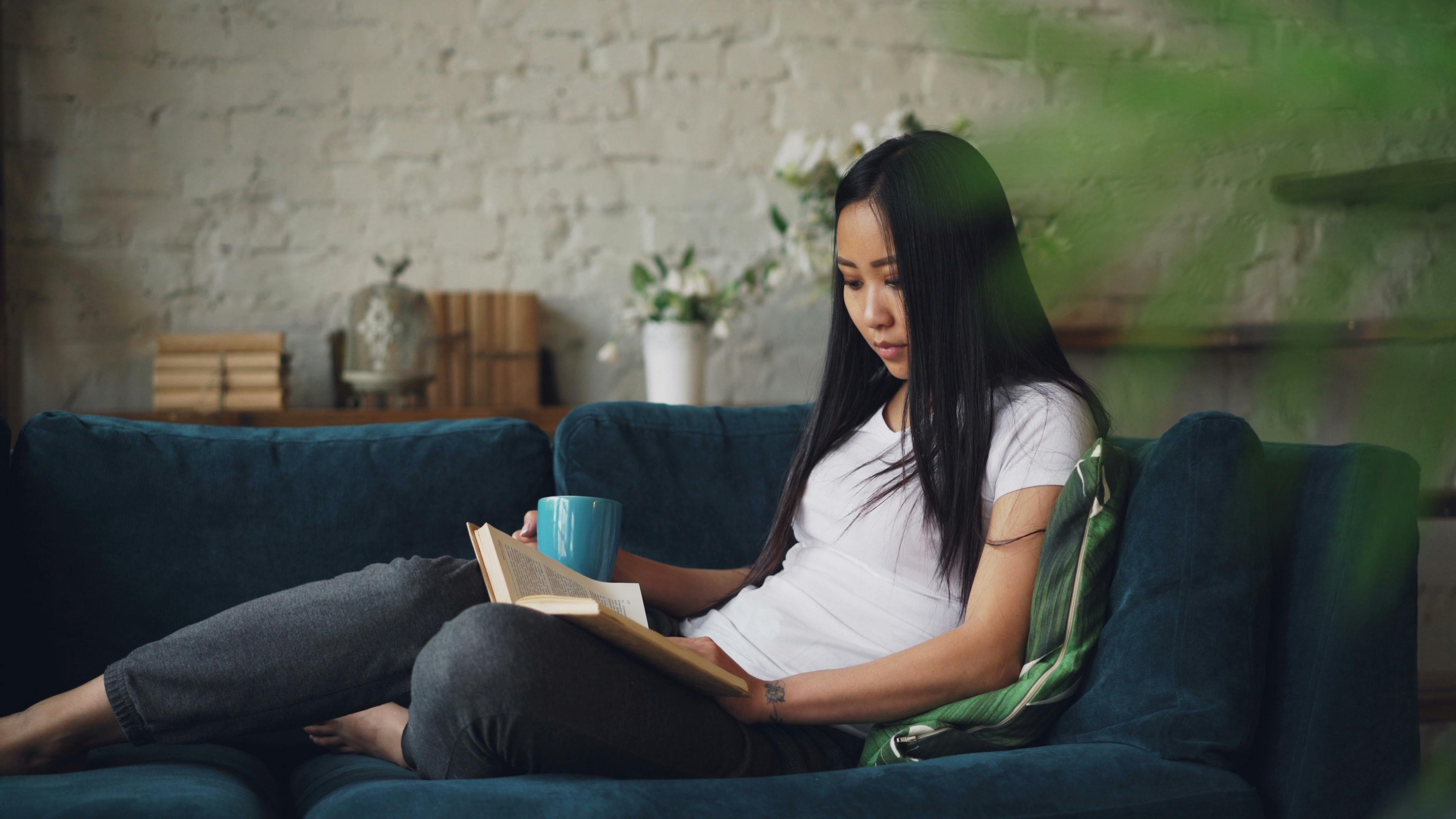 Personal Growth Books That Will Bring Positive Energy for 2026, According to Readers — Photo by Vitaly Gariev on Pexels