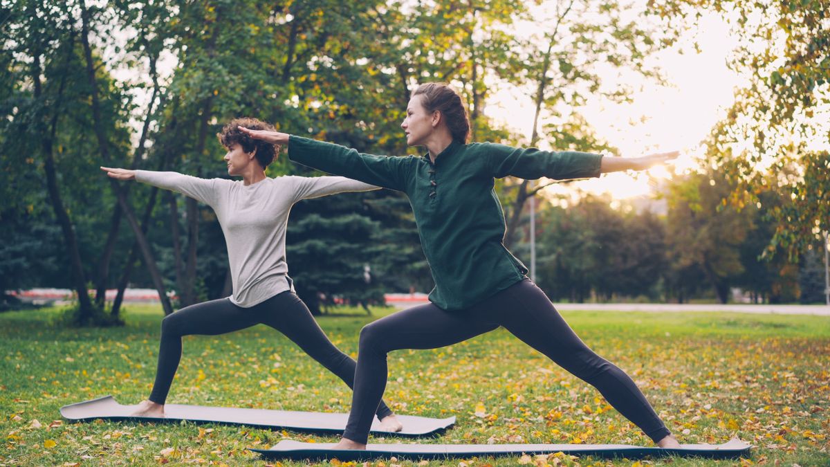 Les bienfaits du yoga en plein air : pourquoi essayer en été 2026