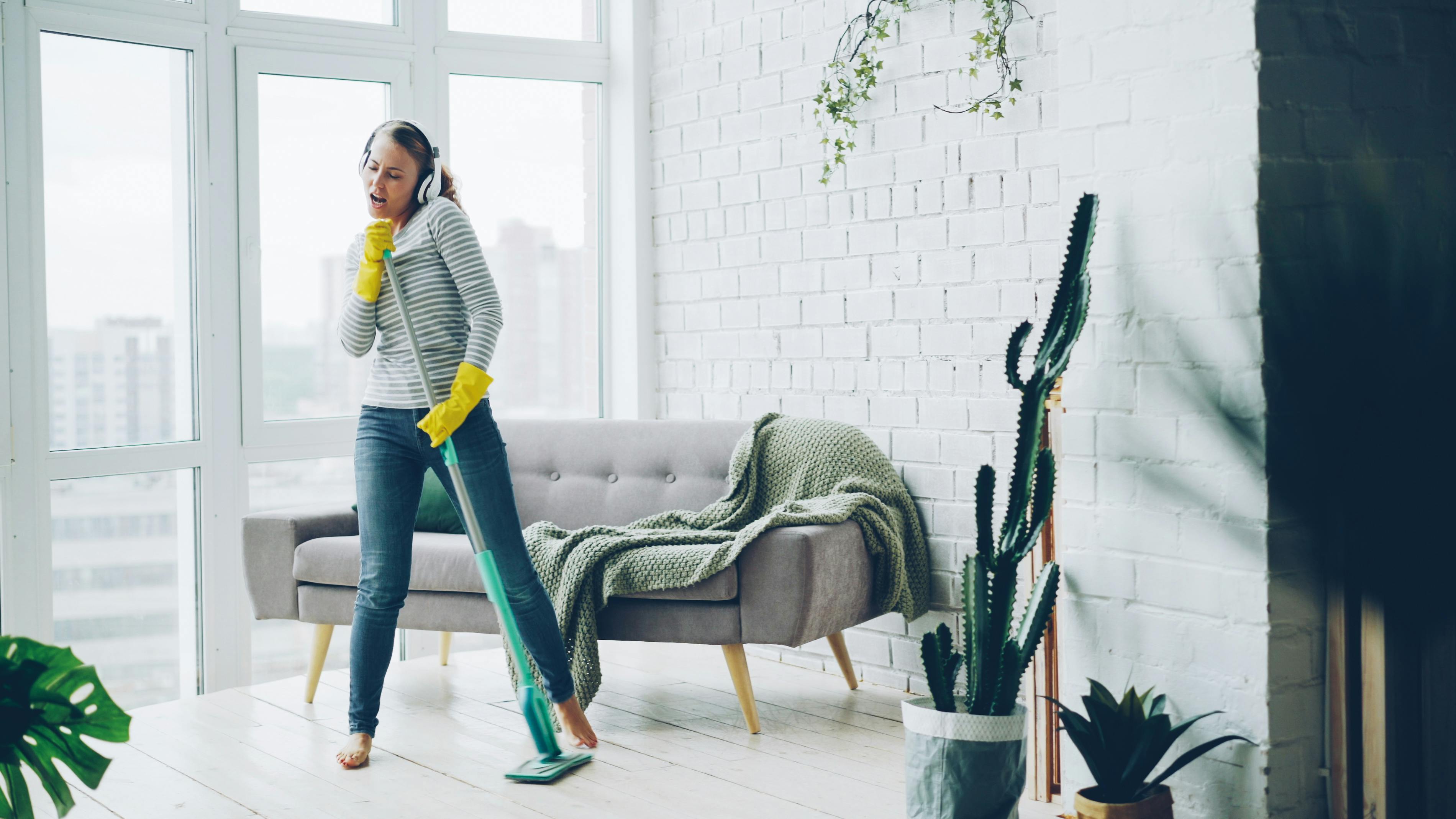 Spring Cleaning Goes Digital: ‘Brunch with Babs’ Shares Tips to Declutter Your Online Life — Photo by Vitaly Gariev on Pexels