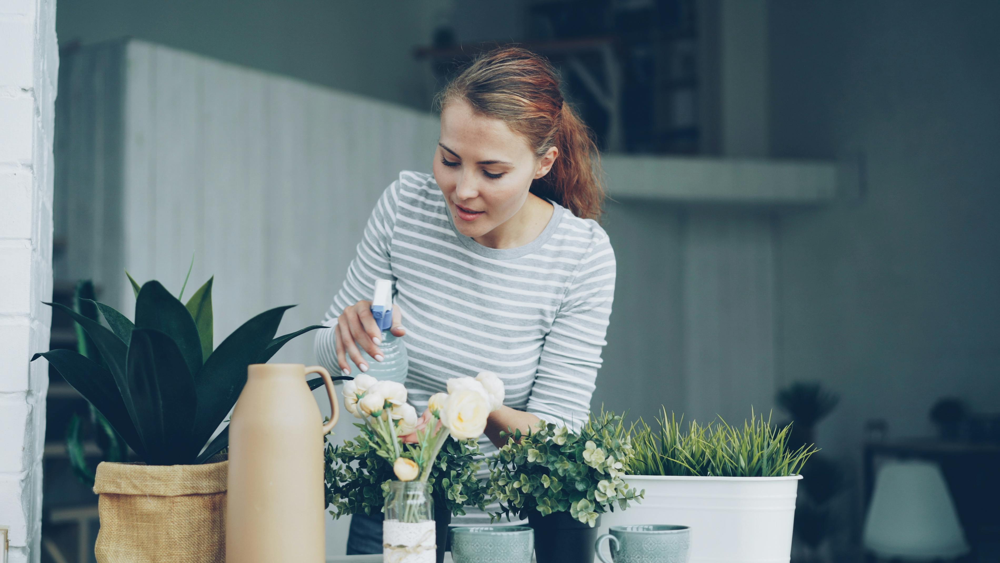 Learn expert spring cleaning tips to declutter your closet, kitchen and mudroom — Photo by Vitaly Gariev on Pexels