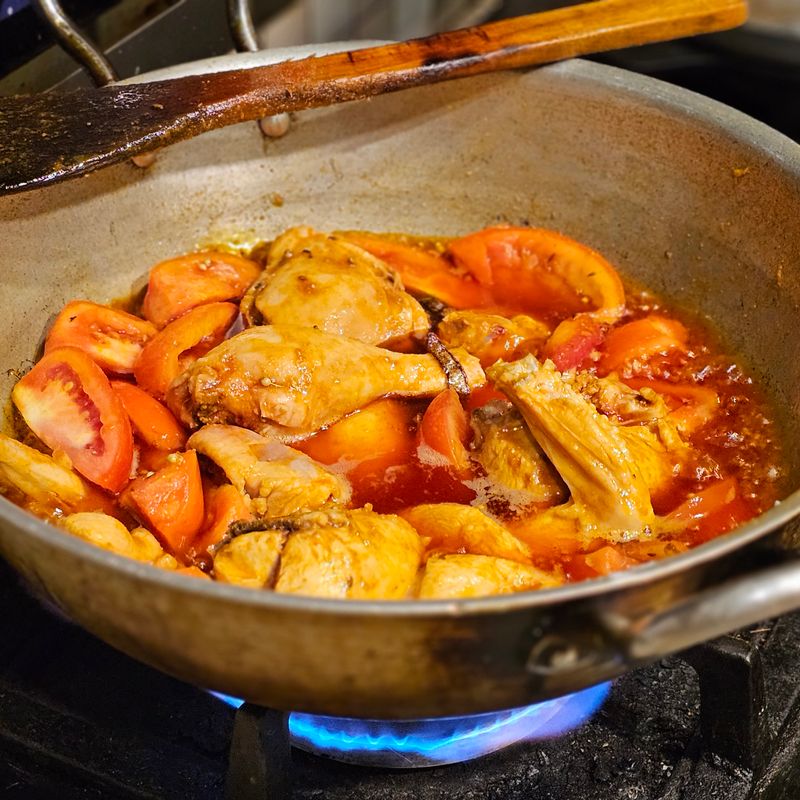 One-Pot Chicken Thigh and Tomato Lasagna