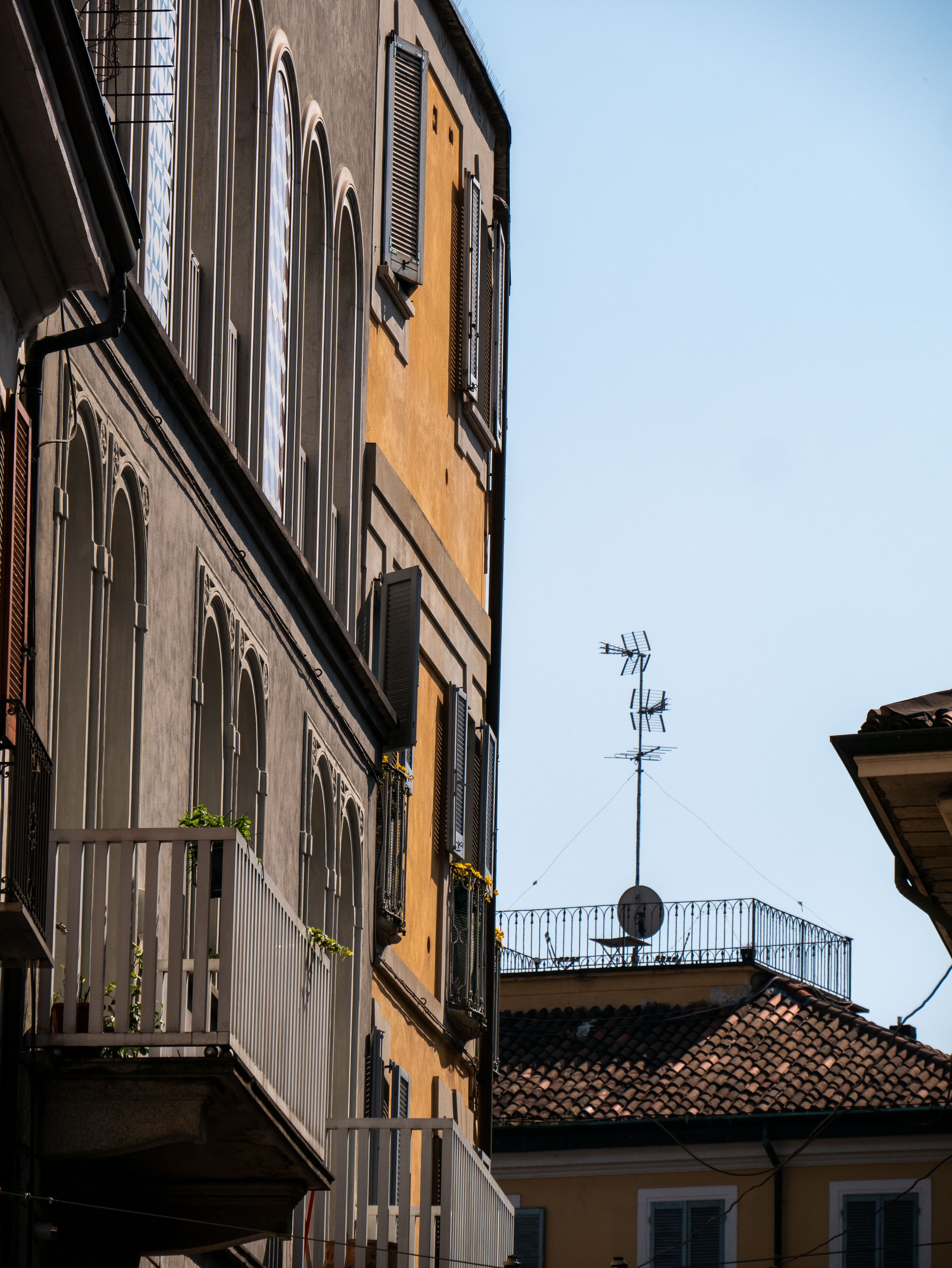 Charming European Street Architecture View · Free Stock Photo