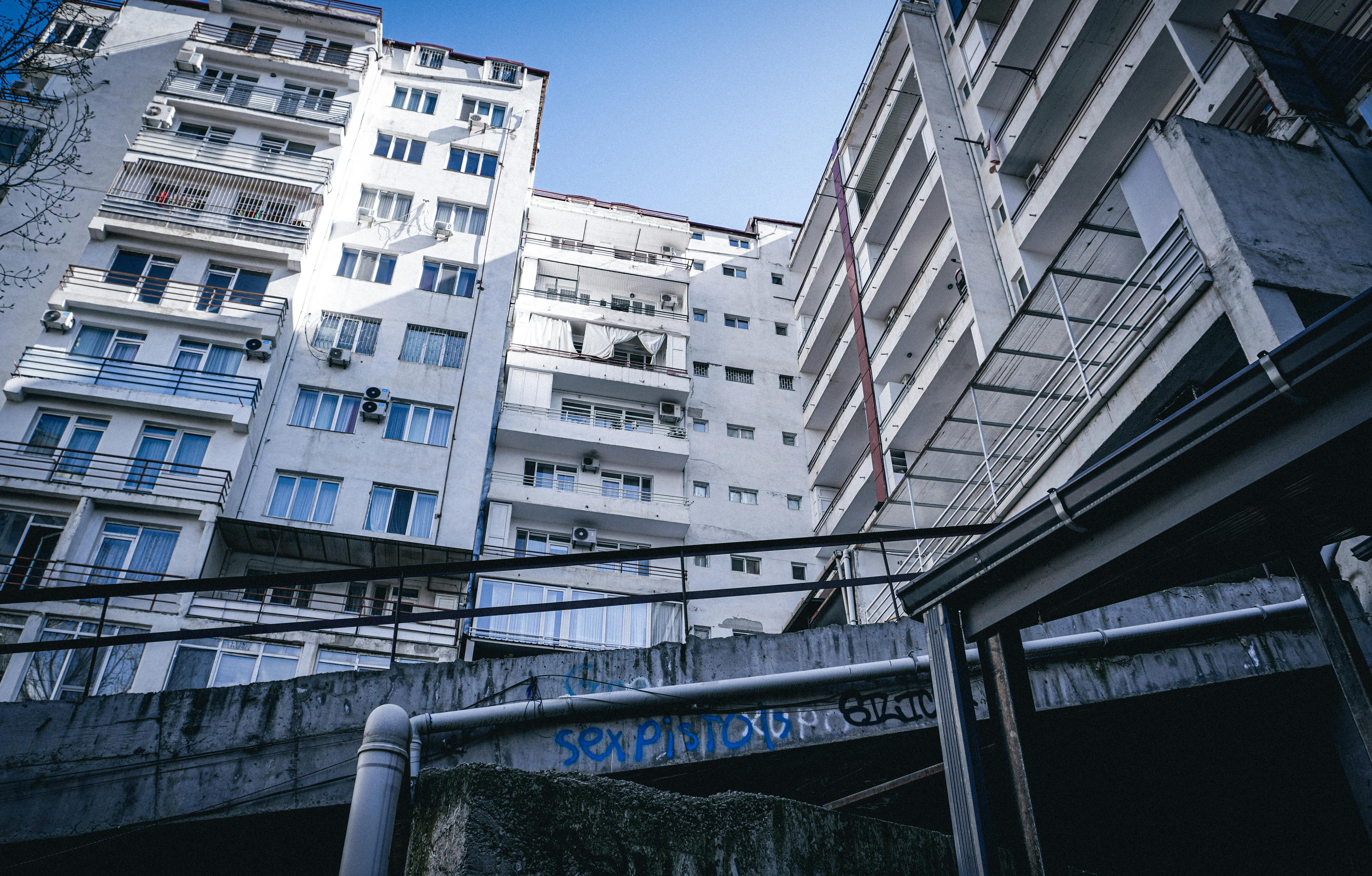 lifestyle hours habit building — Photo by Misho Pertia on Pexels