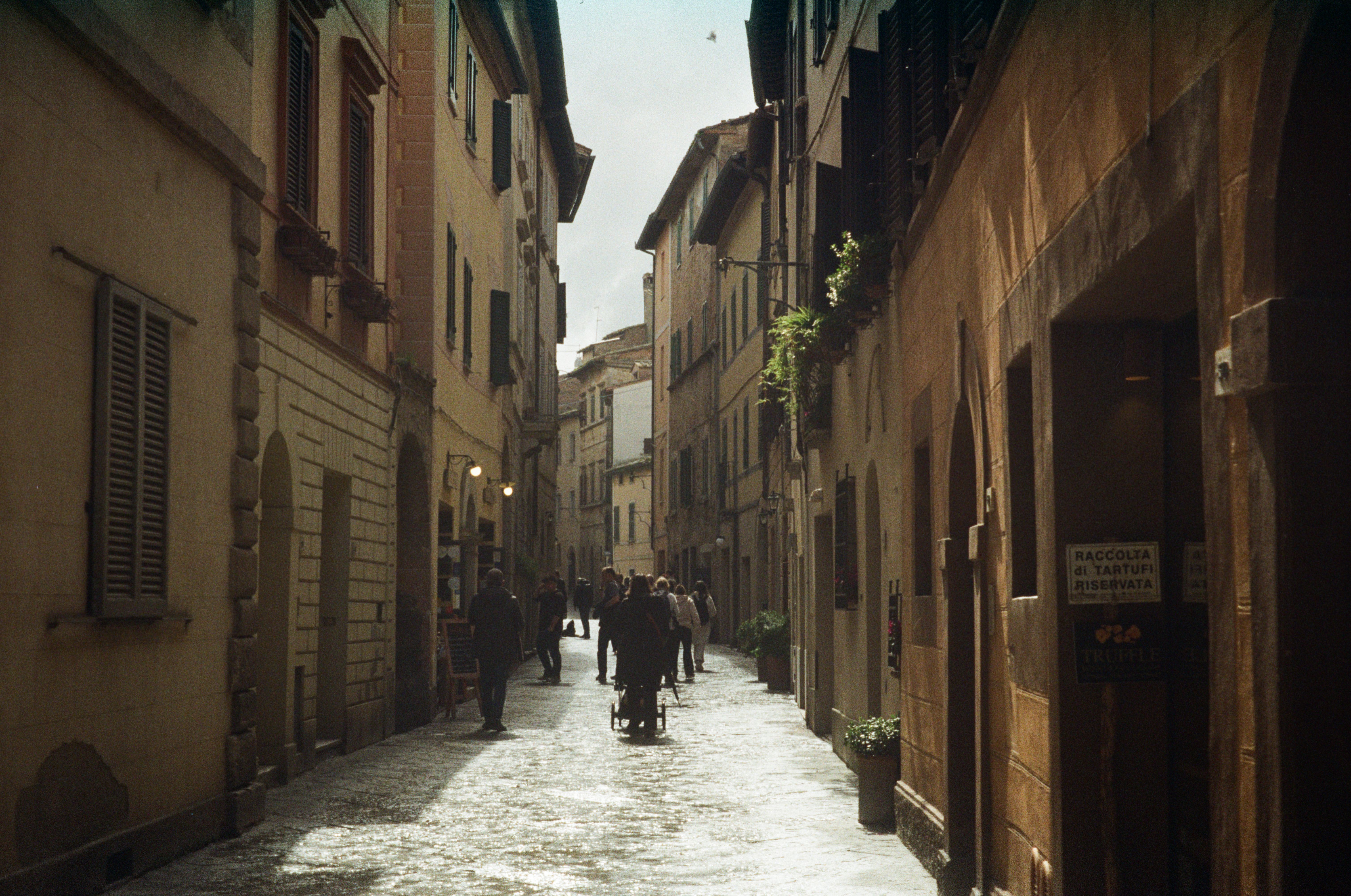 Charming Narrow Street in Historic Italian Town · Free Stock Photo