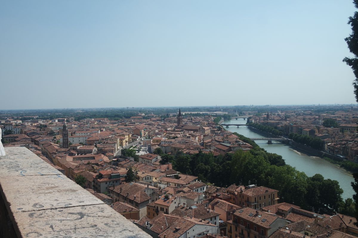 Verona - vedere aeriană cu râul Adige și arhitectura istorică