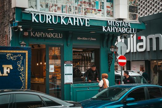 Street view of a traditional coffee shop with people in Kayseri, Türkiye.