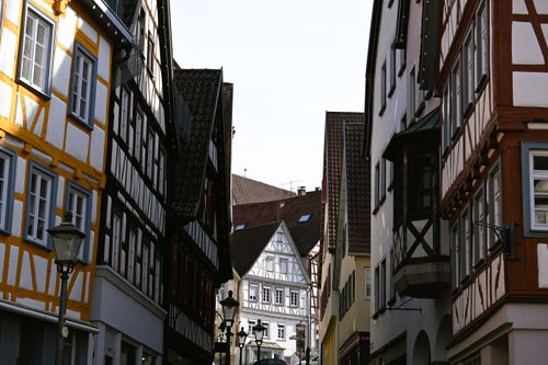 Free Explore the picturesque historic center of Backnang, Germany, featuring iconic half-timbered architecture and a serene street view. Stock Photo