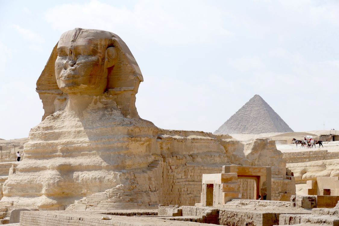 Majestic Sphinx and Pyramid of Giza in Egypt · Free Stock Photo