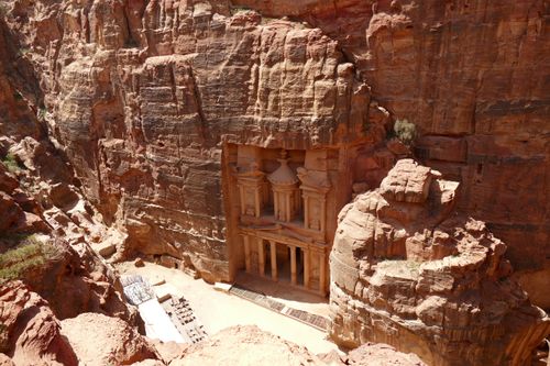 Free Aerial view of Petra's iconic Al-Khazneh Treasury carved into red sandstone cliffs, Jordan. Stock Photo