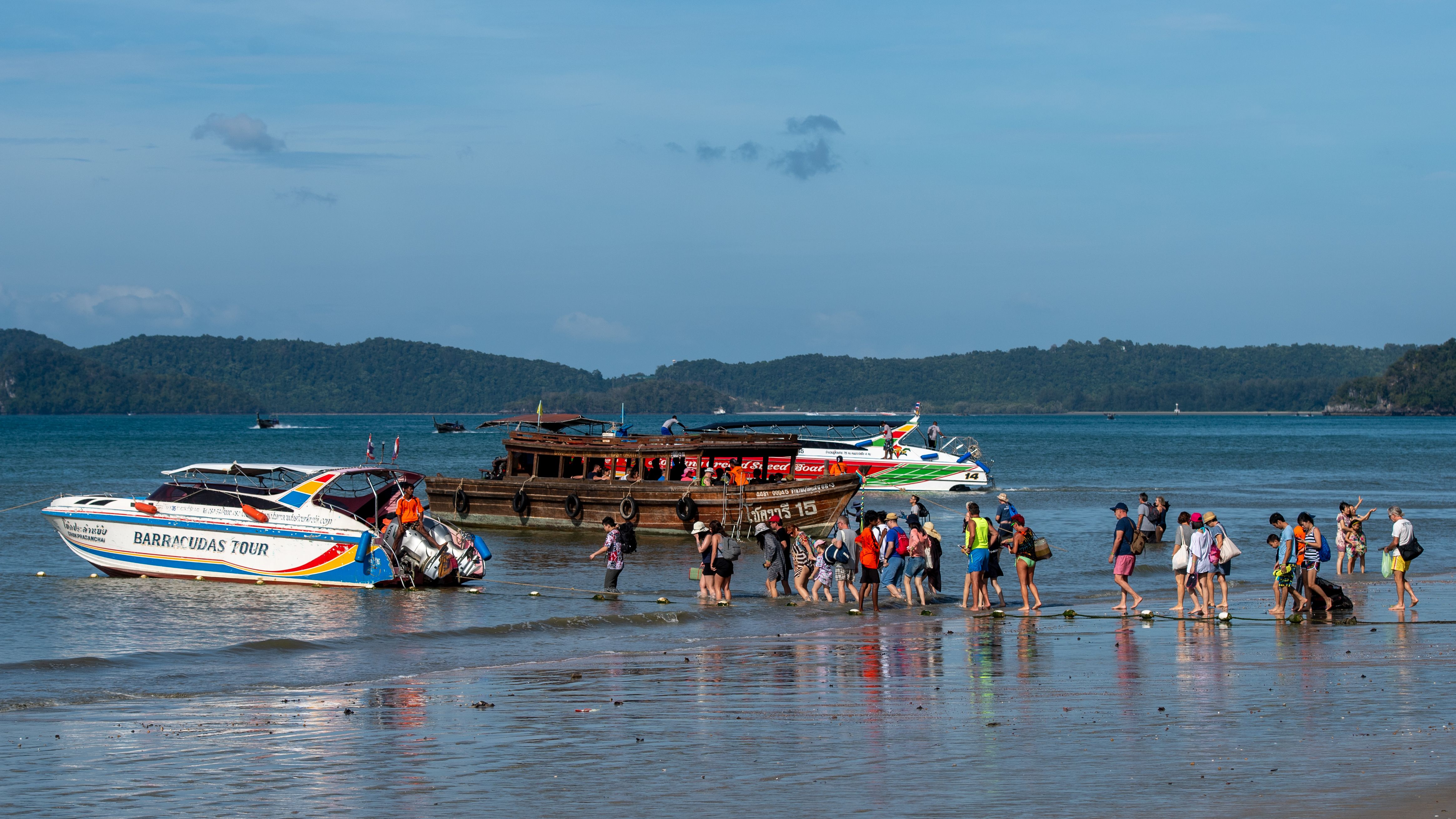 destination guides how to tip tour guide — Photo by Margo Evardson on Pexels