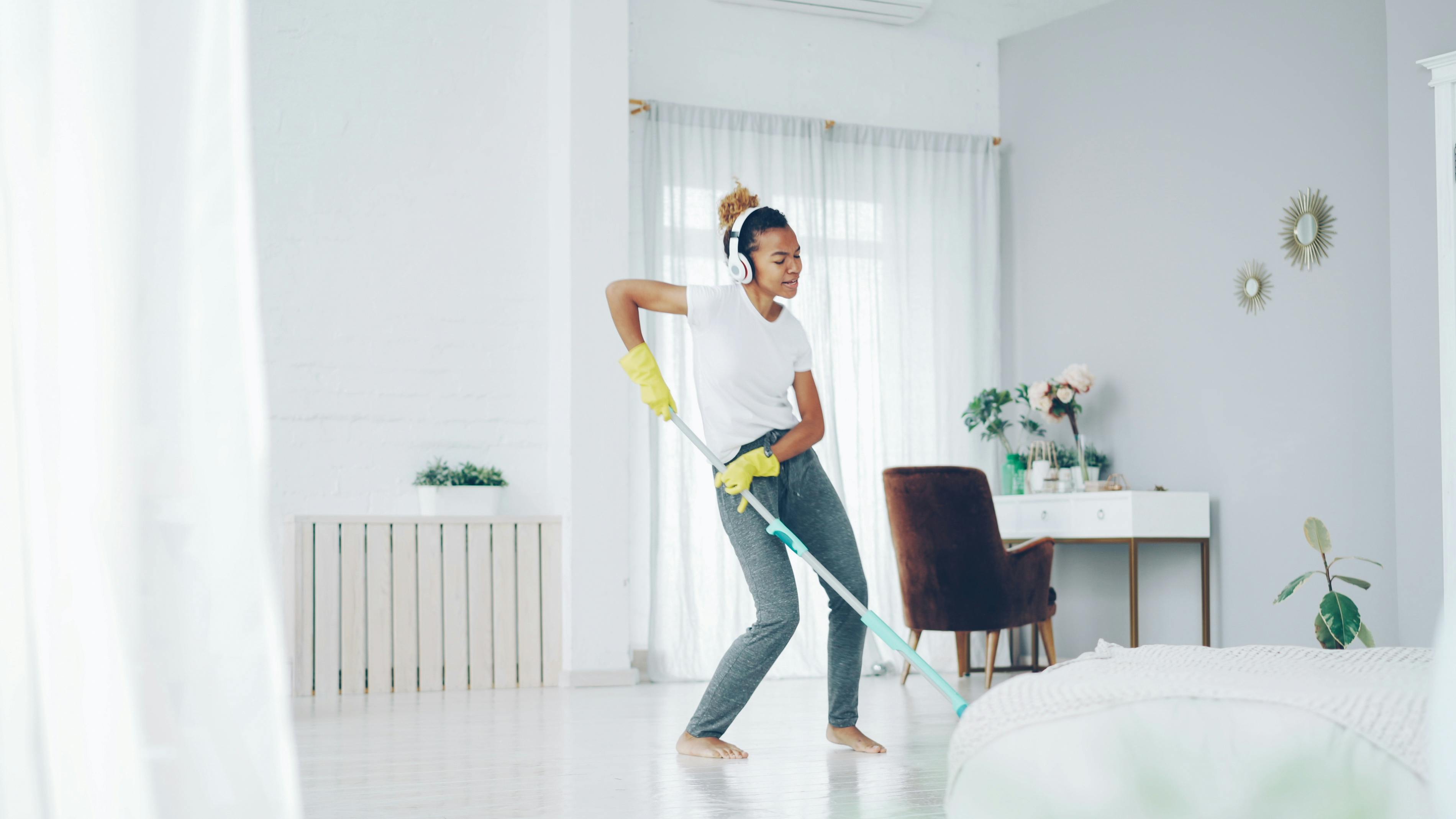 Spring Cleaning Goes Digital: ‘Brunch with Babs’ Shares Tips to Declutter Your Online Life — Photo by Vitaly Gariev on Pexels