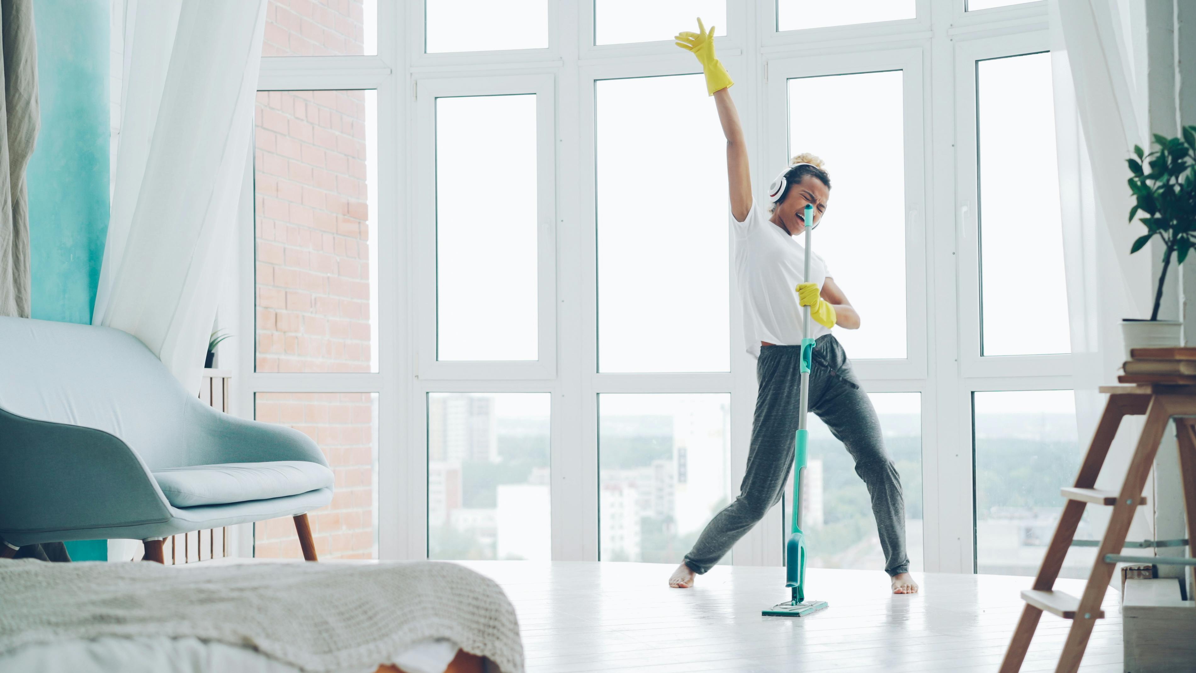 Spring Cleaning Goes Digital: ‘Brunch with Babs’ Shares Tips to Declutter Your Online Life — Photo by Vitaly Gariev on Pexels