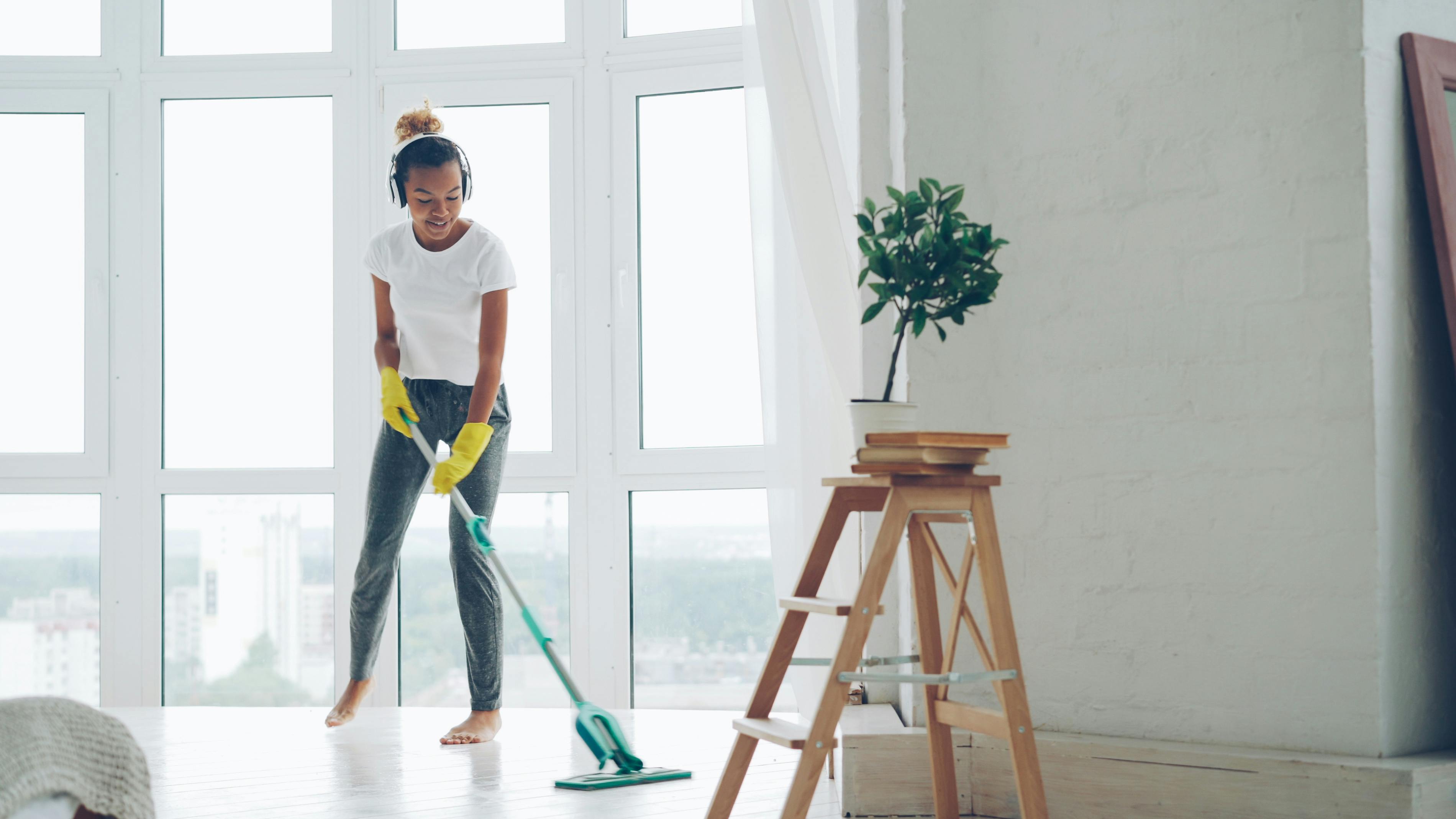 Damp mopping engineered hardwood floors correctly - cost of replacing carpet with laminate
