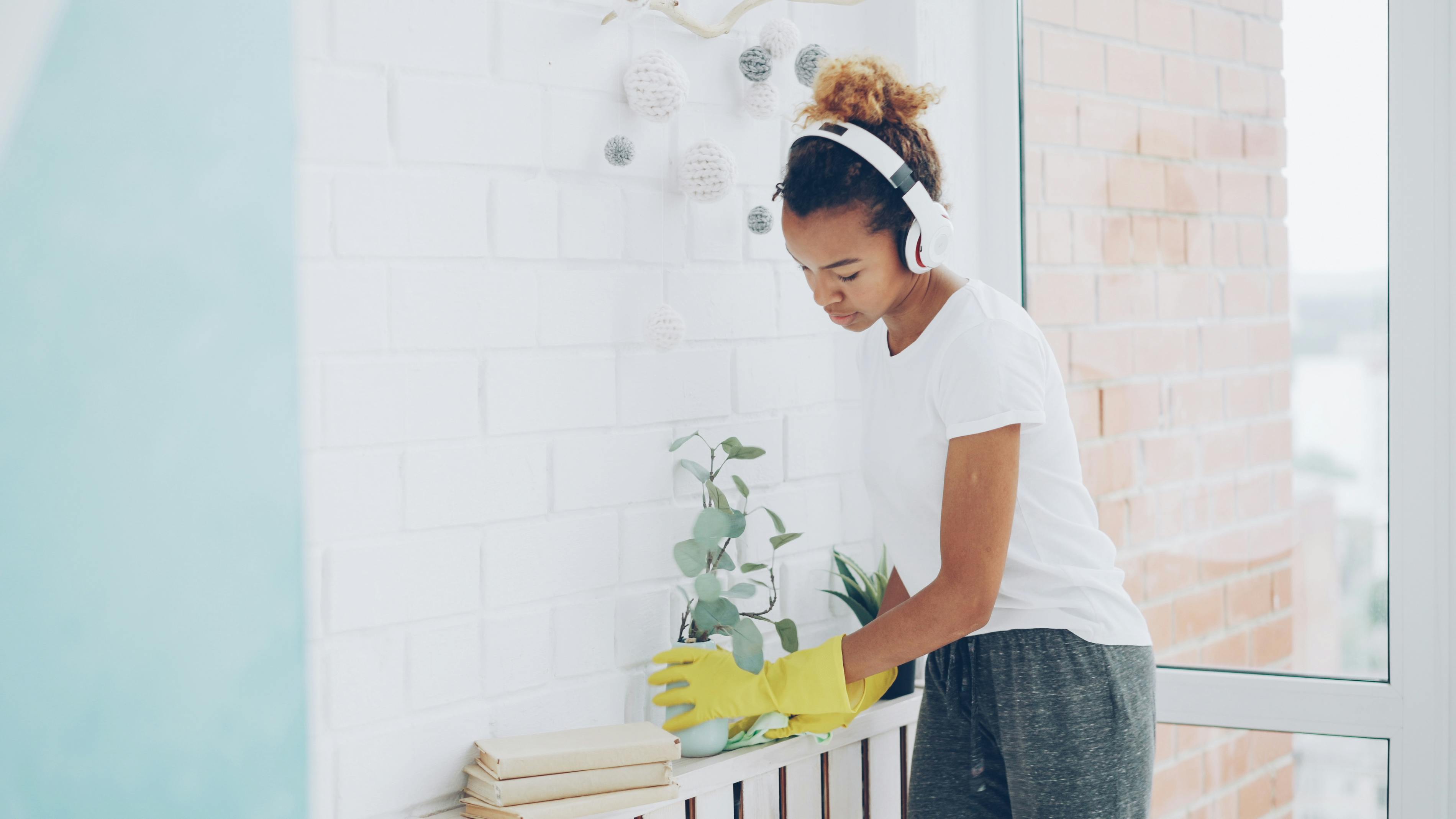 cleaning home management — Photo by Vitaly Gariev on Pexels