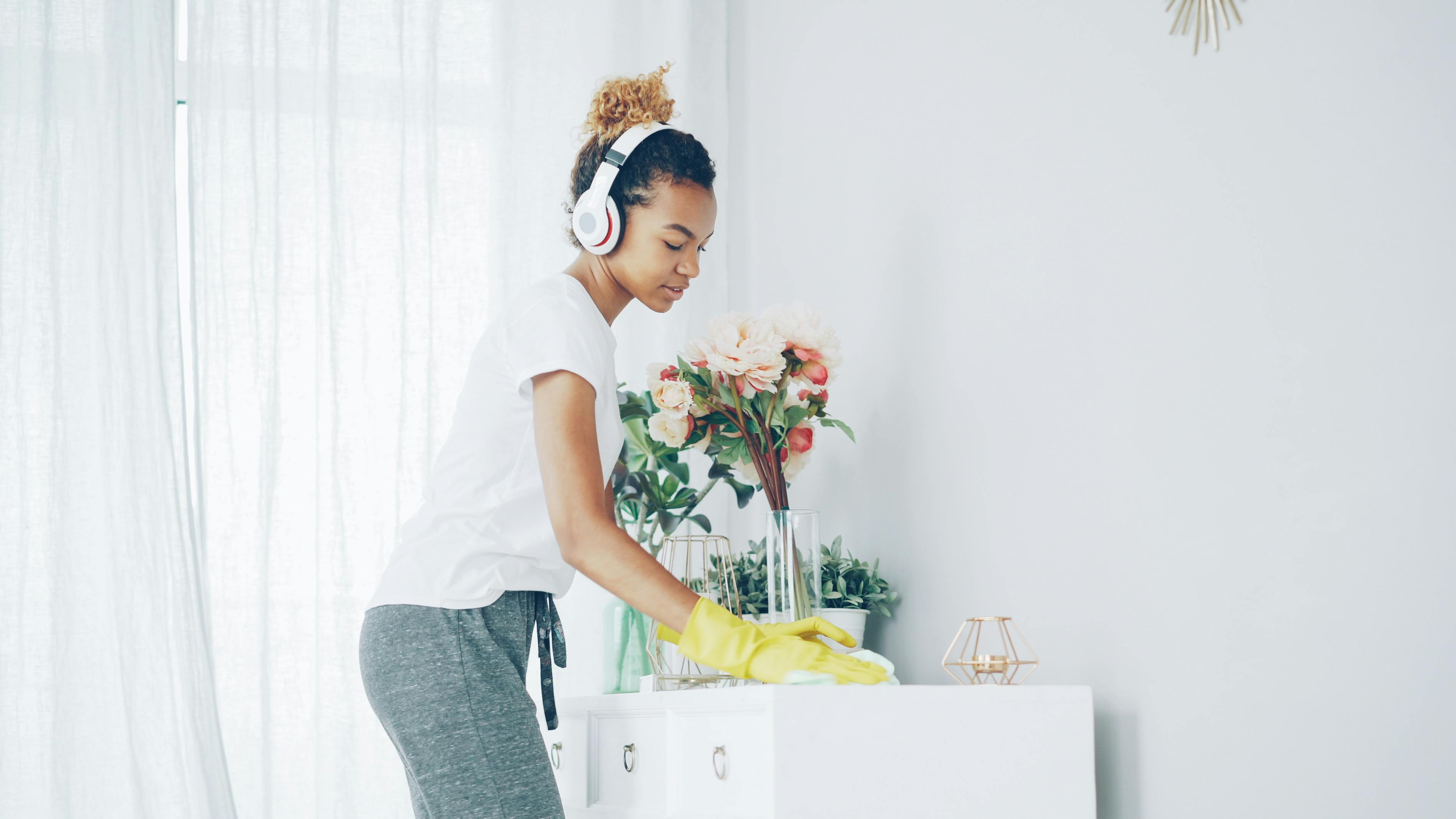 Spring Cleaning Goes Digital: ‘Brunch with Babs’ Shares Tips to Declutter Your Online Life — Photo by Vitaly Gariev on Pexels
