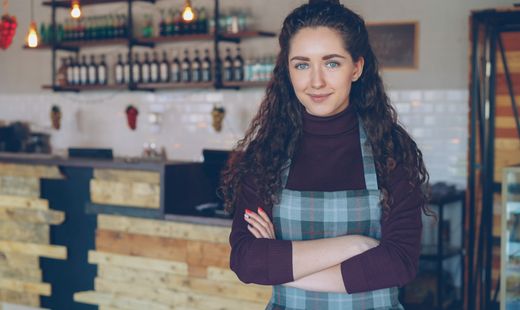 Responsable de café restaurant dans son établissement