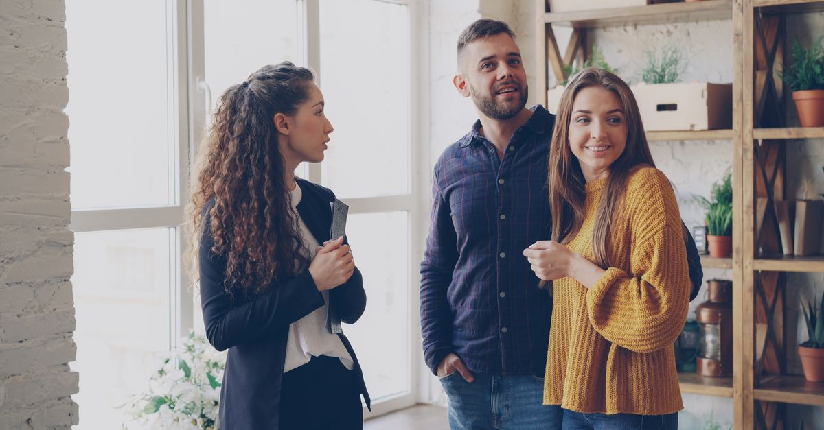 real estate agent showing house to couple 2025