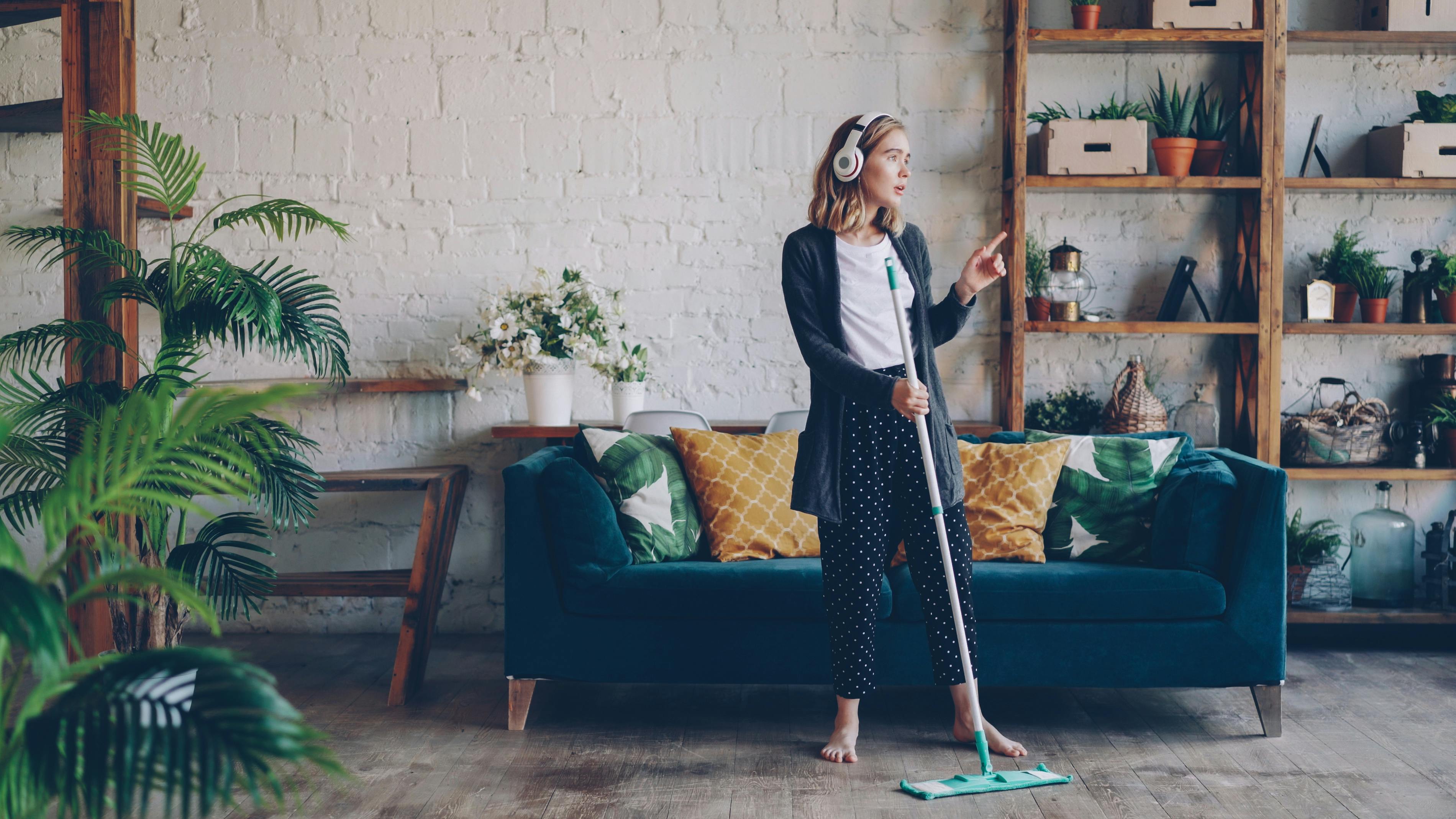 Spring Cleaning Goes Digital: ‘Brunch with Babs’ Shares Tips to Declutter Your Online Life — Photo by Vitaly Gariev on Pexels