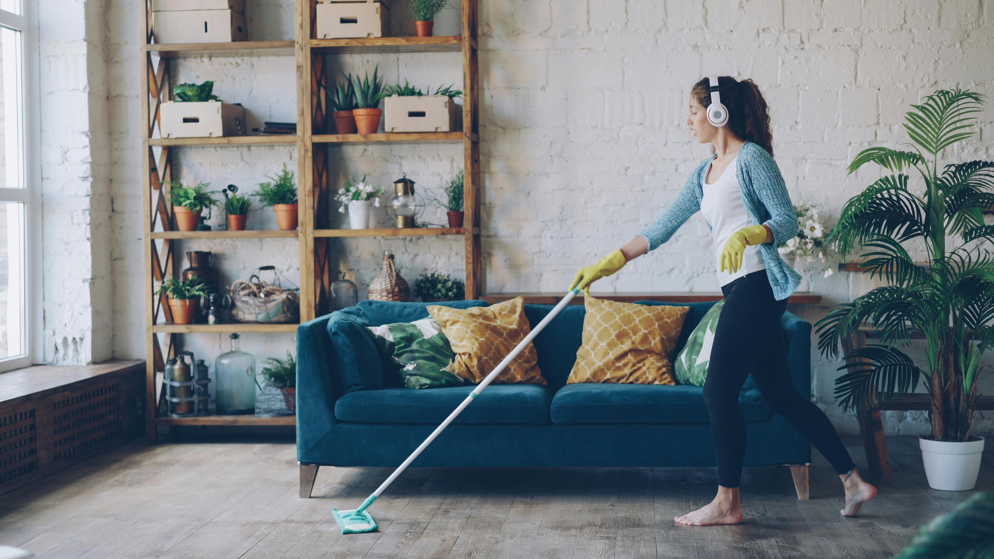 cleaning declutter — Photo by Vitaly Gariev on Pexels