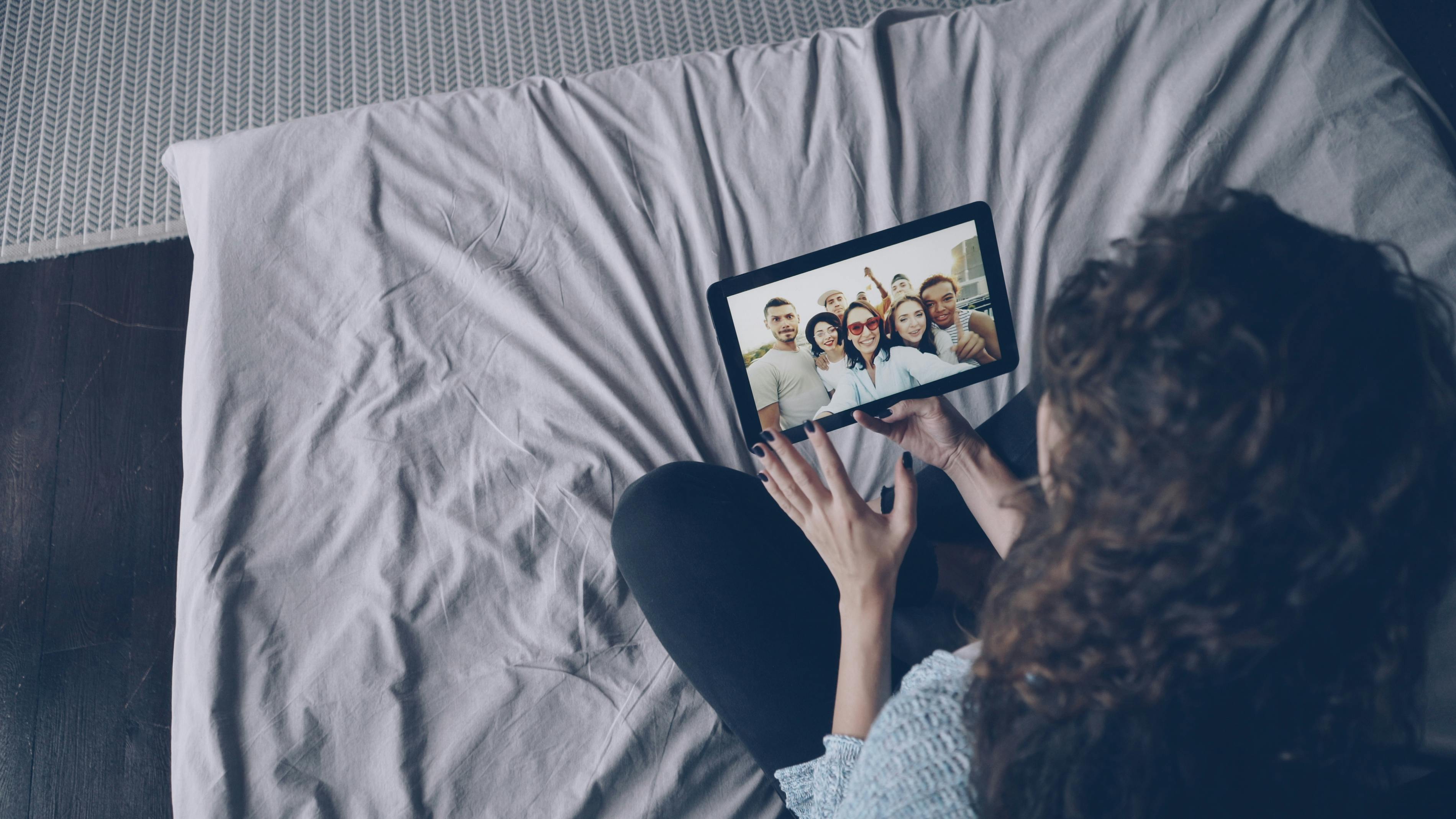 Say bye to doomscrolling, experts say these grandma hobbies and crafts are trending — Photo by Vitaly Gariev on Pexels