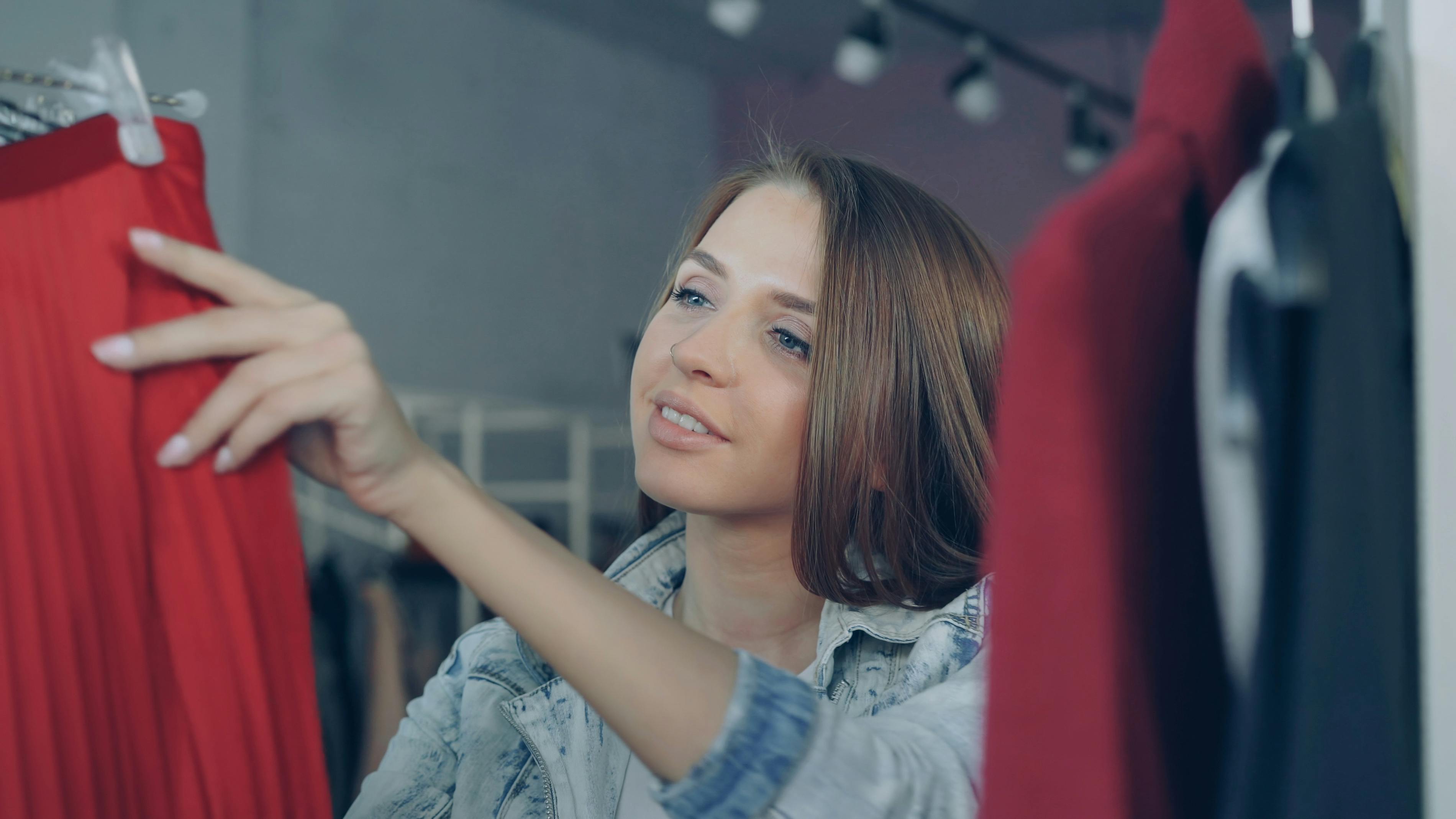fashion wardrobe website — Photo by Vitaly Gariev on Pexels