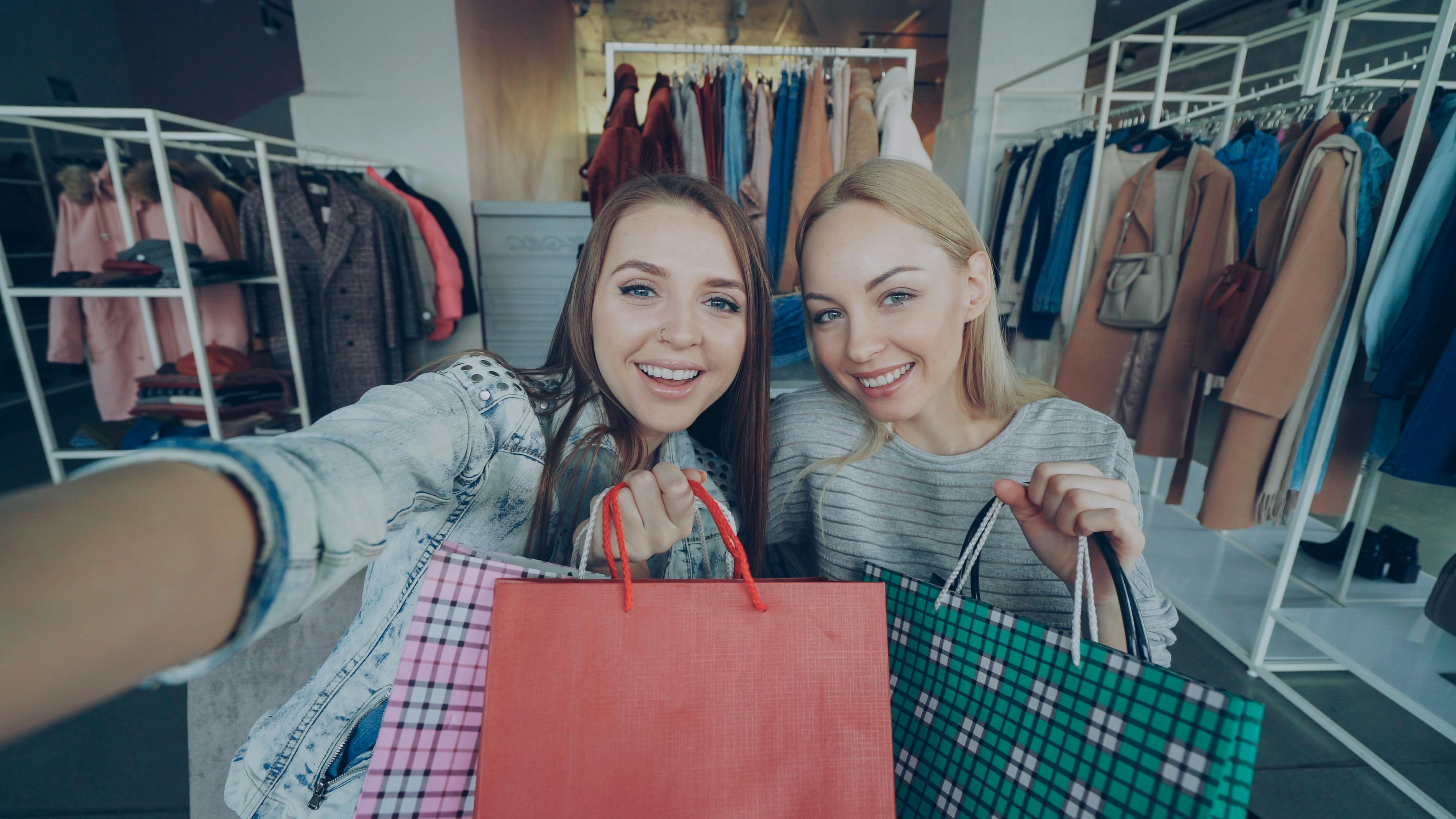 Best Women’s Clothing Subscription Boxes 2026: 6 Fashion Expert Picks — Photo by Vitaly Gariev on Pexels