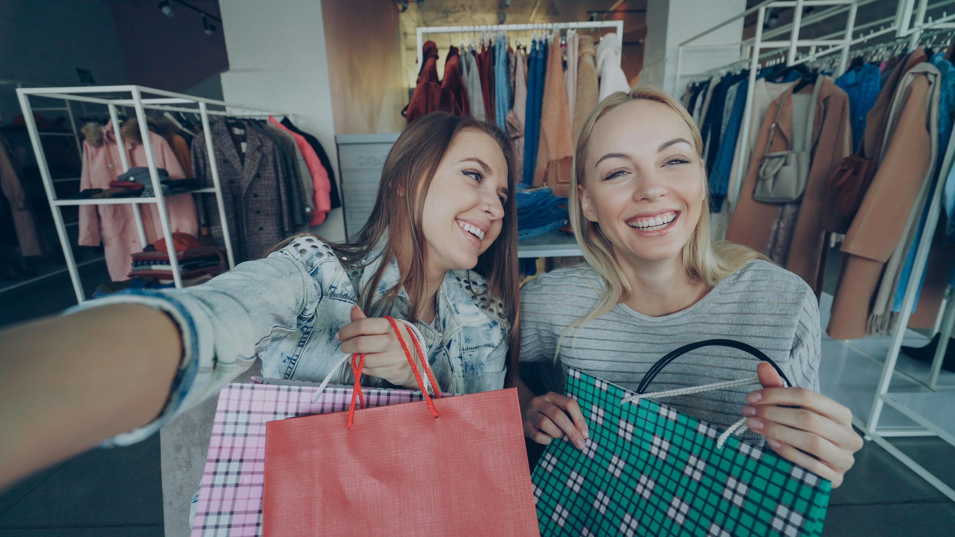 Best Women’s Clothing Subscription Boxes 2026: 6 Fashion Expert Picks — Photo by Vitaly Gariev on Pexels