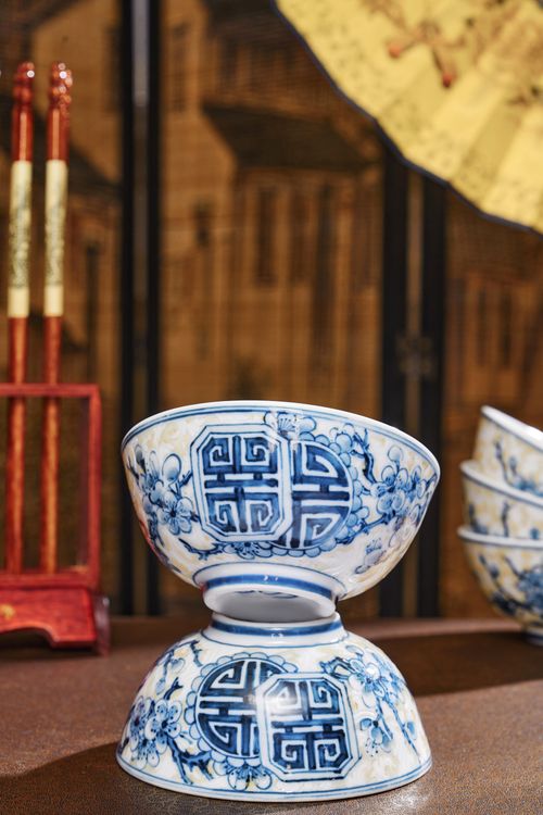 Free Intricately designed blue and white porcelain bowl with traditional patterns, perfect for adding an artistic touch to interiors. Stock Photo