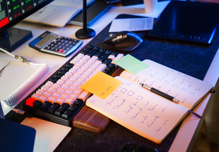 during a short planning reset before opening more tabs task list task switching work session lifestyle photo 1