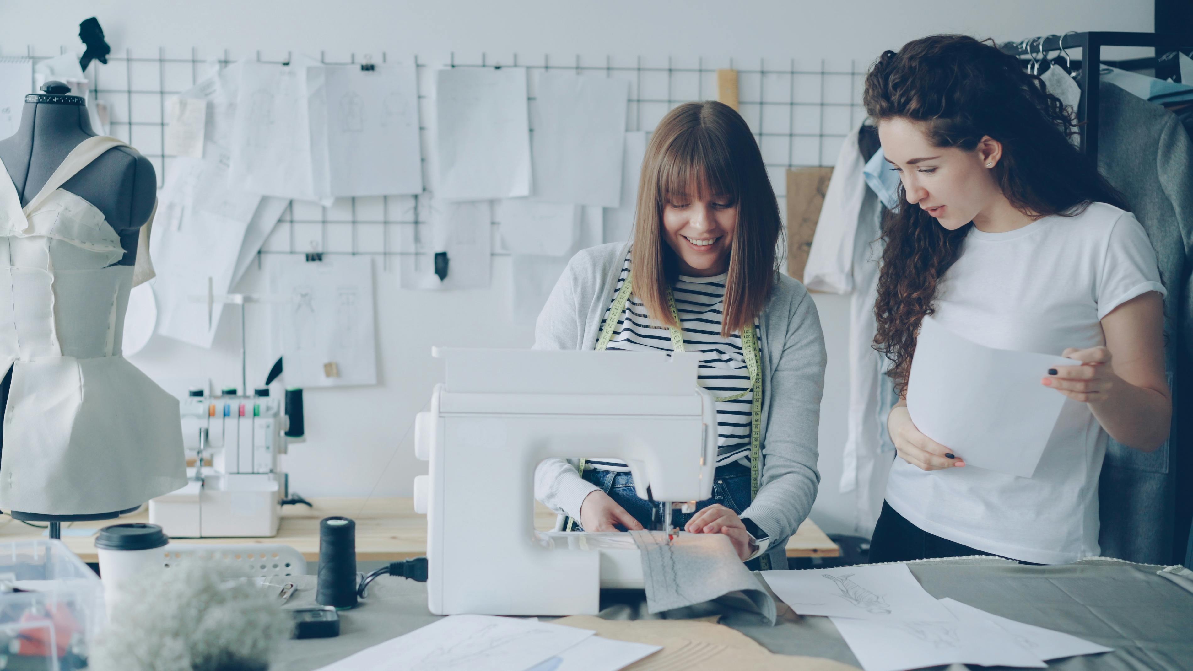 Here Are the Top Second-Act Career Change Ideas for Women at 40, According to Career Experts — Photo by Vitaly Gariev on Pexe