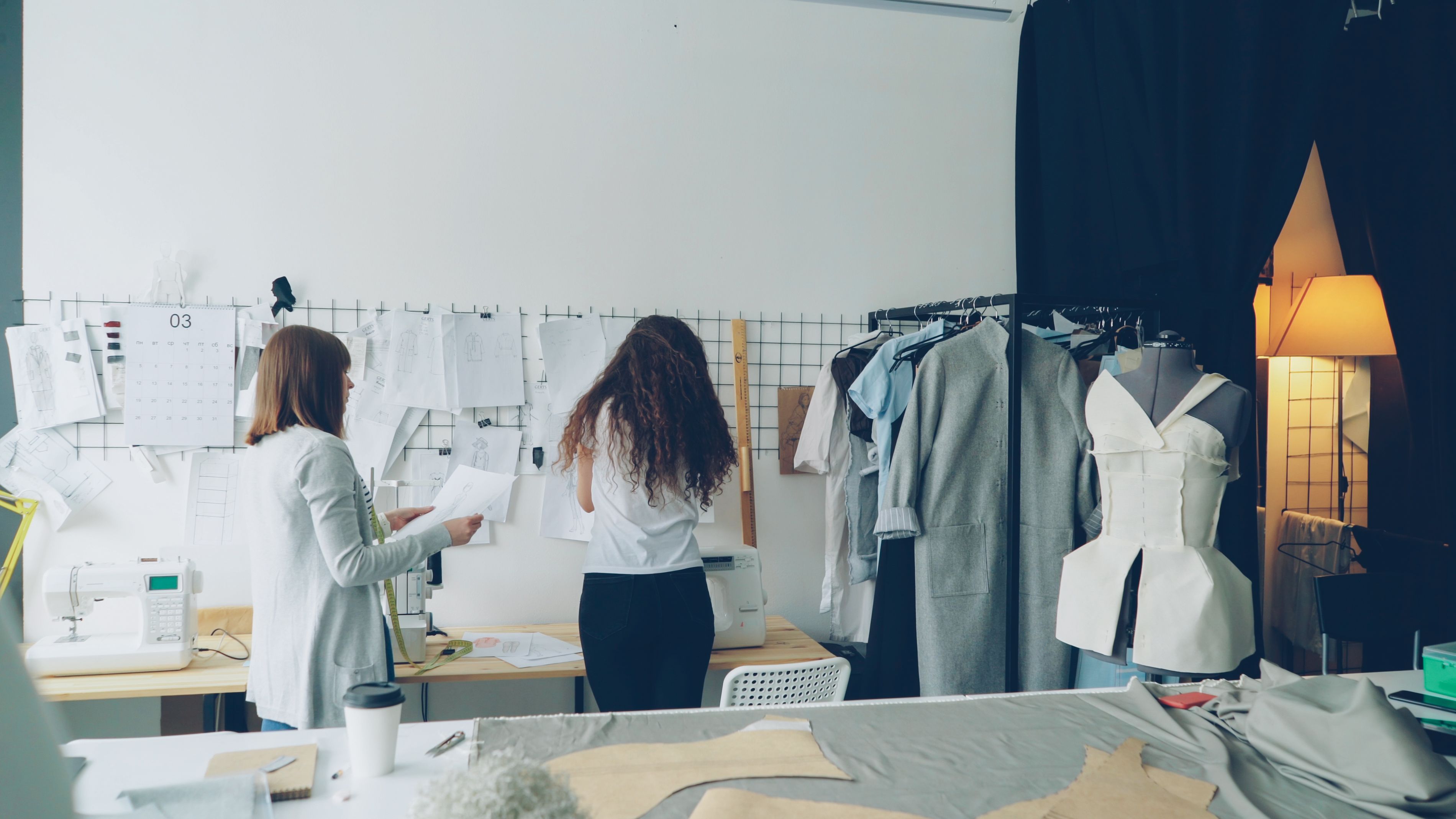 Best Women’s Clothing Subscription Boxes 2026: 6 Fashion Expert Picks — Photo by Vitaly Gariev on Pexels