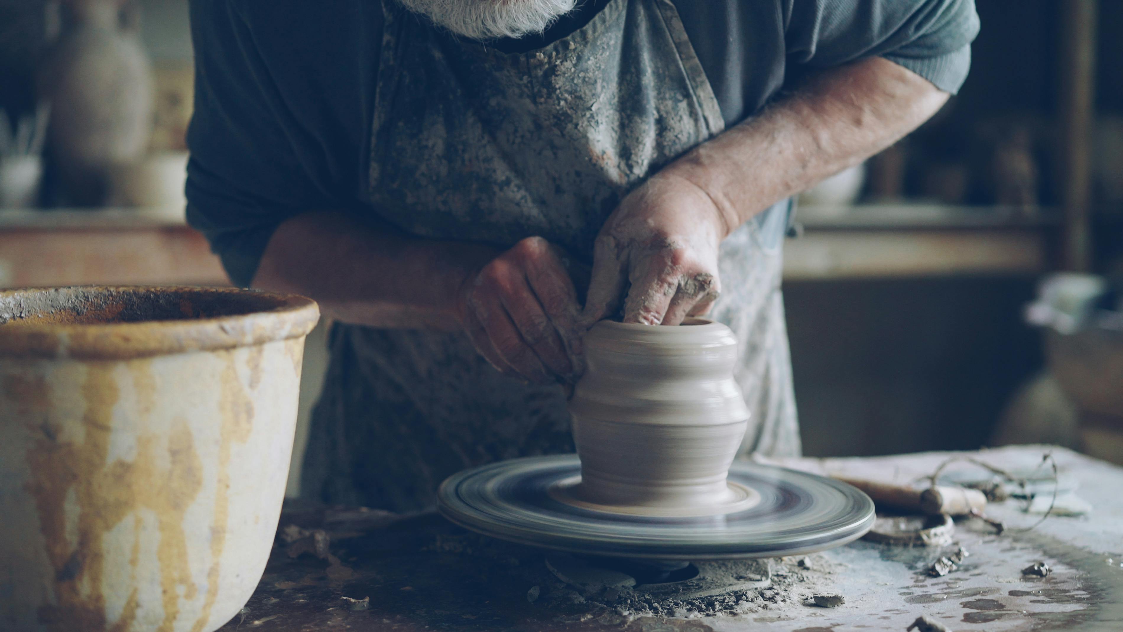 Crafts hobbies are making a comeback in the digital age — Photo by Vitaly Gariev on Pexels