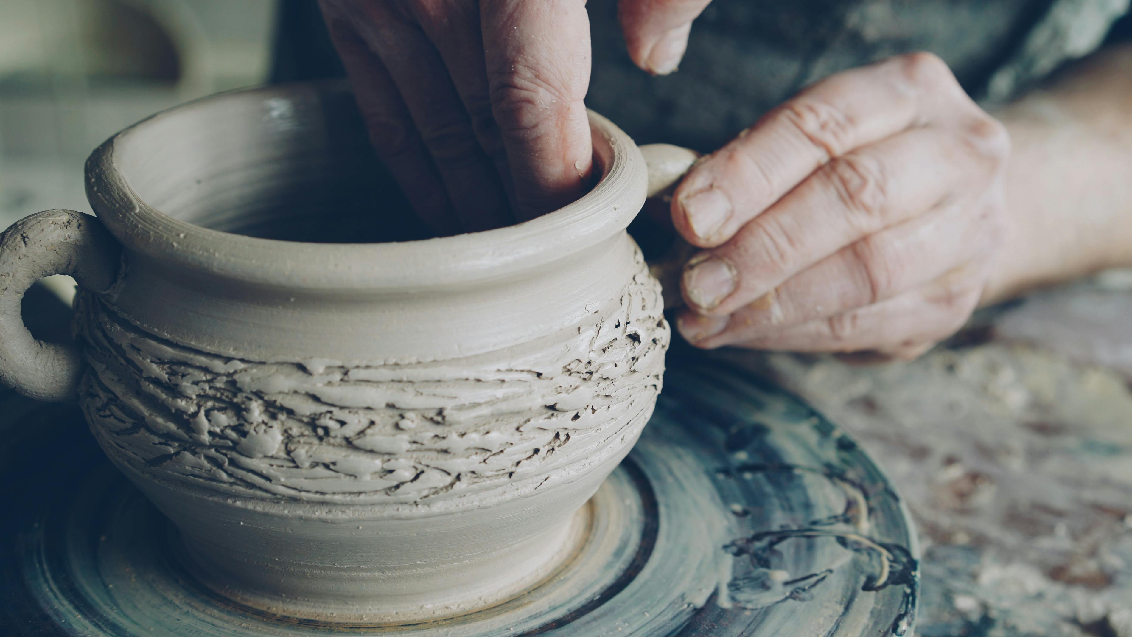 Crafts hobbies are making a comeback in the digital age — Photo by Vitaly Gariev on Pexels
