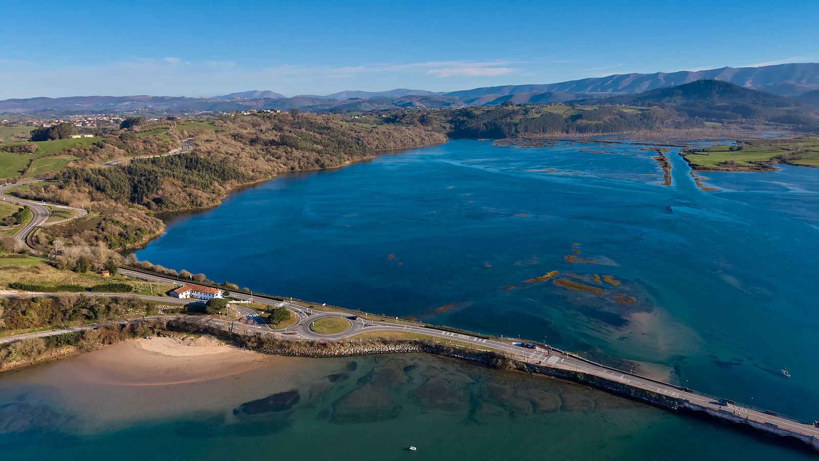 Yacht charter en la bahía de Santander — imagen 1