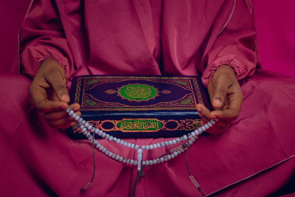 Keutamaan dan Manfaat Mengamalkan Asmaul Husna Keutamaan dan Manfaat Mengamalkan Asmaul Husna