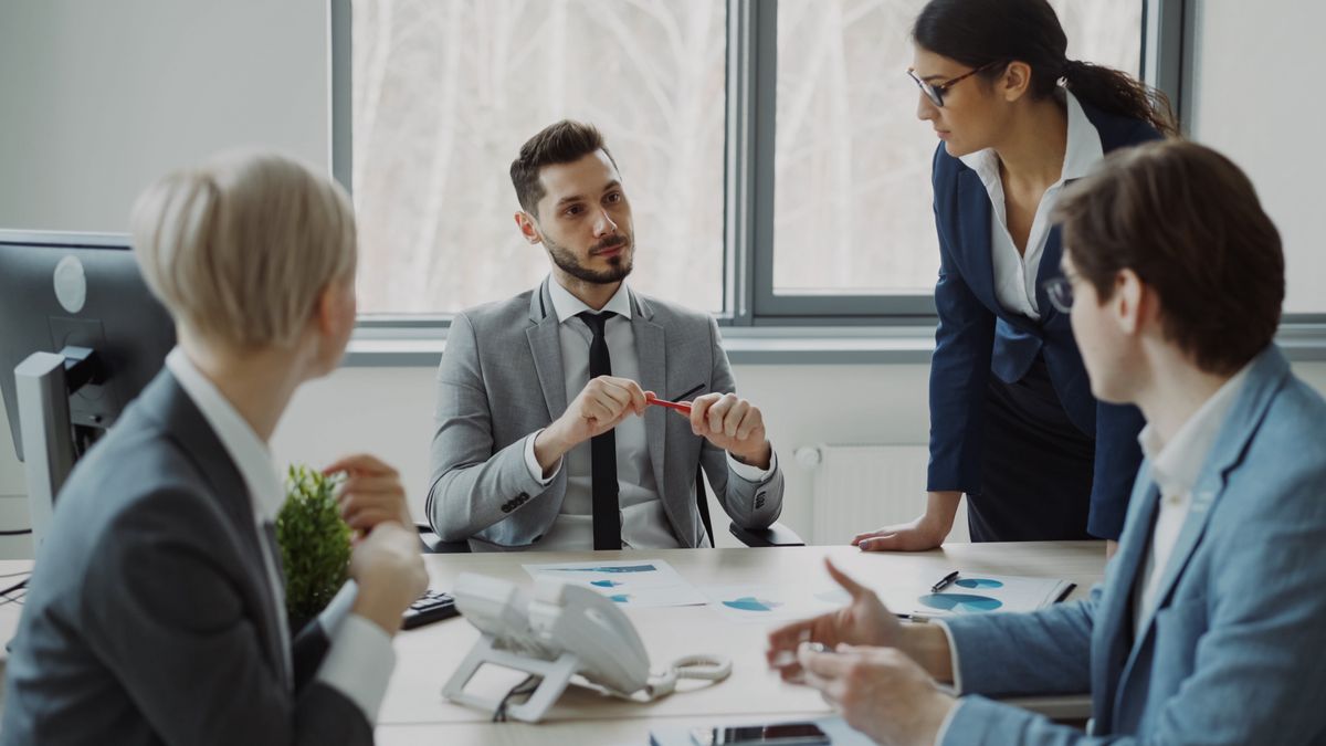 Advisory team discussing a financial plan together around a table