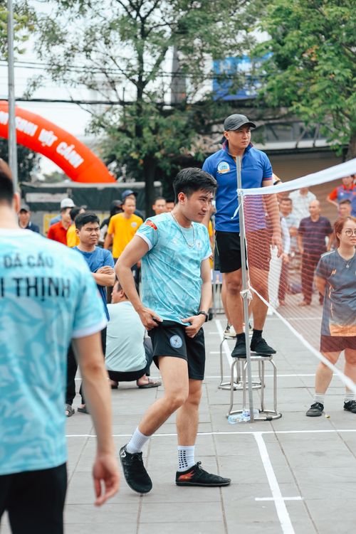 Free Exciting outdoor badminton match featuring players and referee on a sunny day. Stock Photo