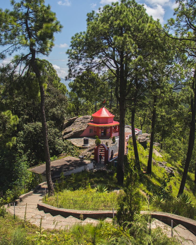 वैष्णो देवी मंदिर — इतिहास, महत्व और ज्योतिषीय संबंध
