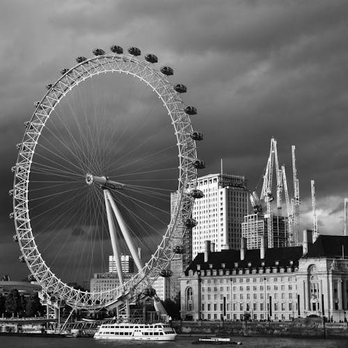 Photo En Niveaux De Gris De La Grande Roue