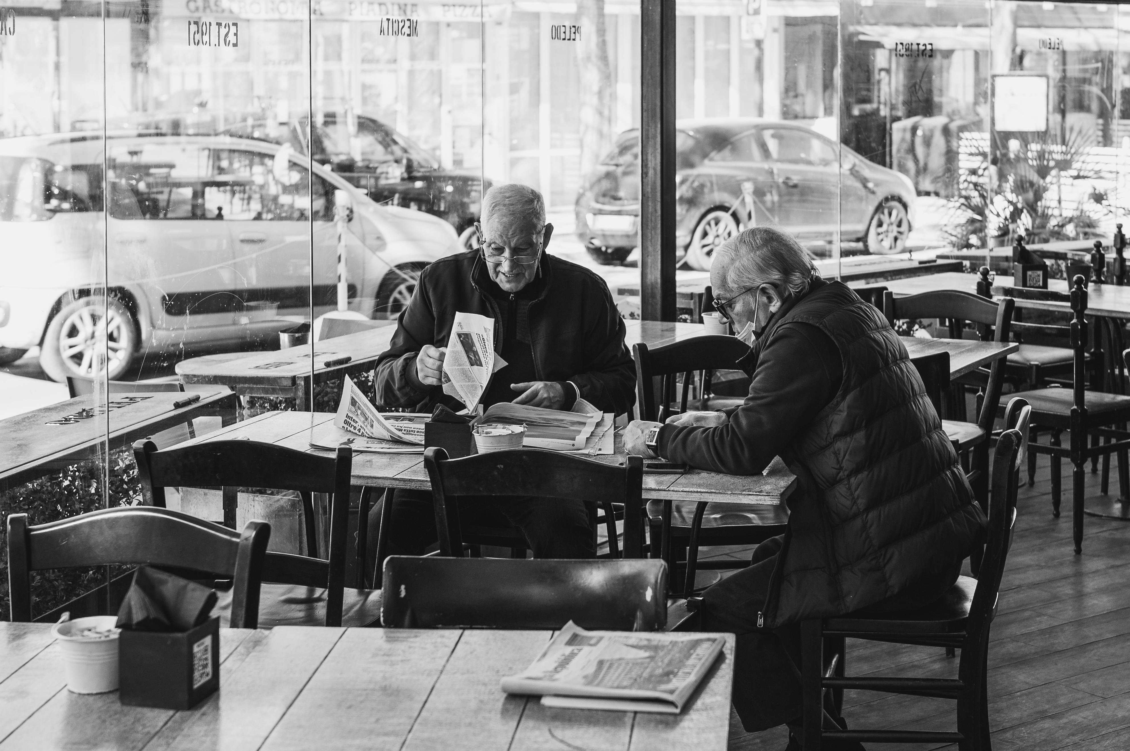 general lifestyle magazine — Photo by Paolo Sbalzer on Pexels