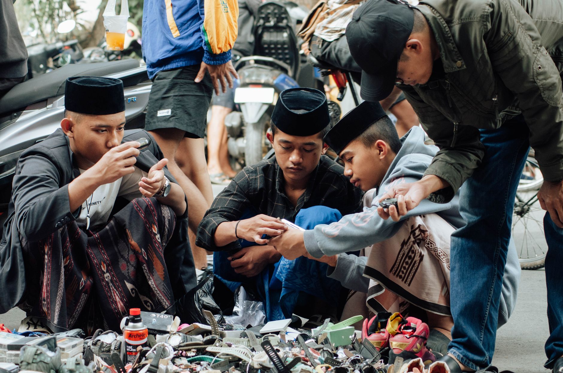 Cara Efektif Berkomunikasi dengan Warga Lokal Saat Traveling