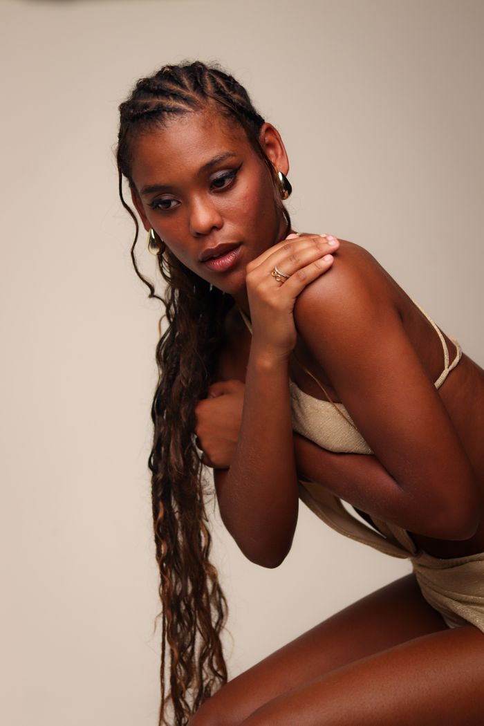 Studio portrait in warm neutral tones, by Guilherme Simão on Pexels